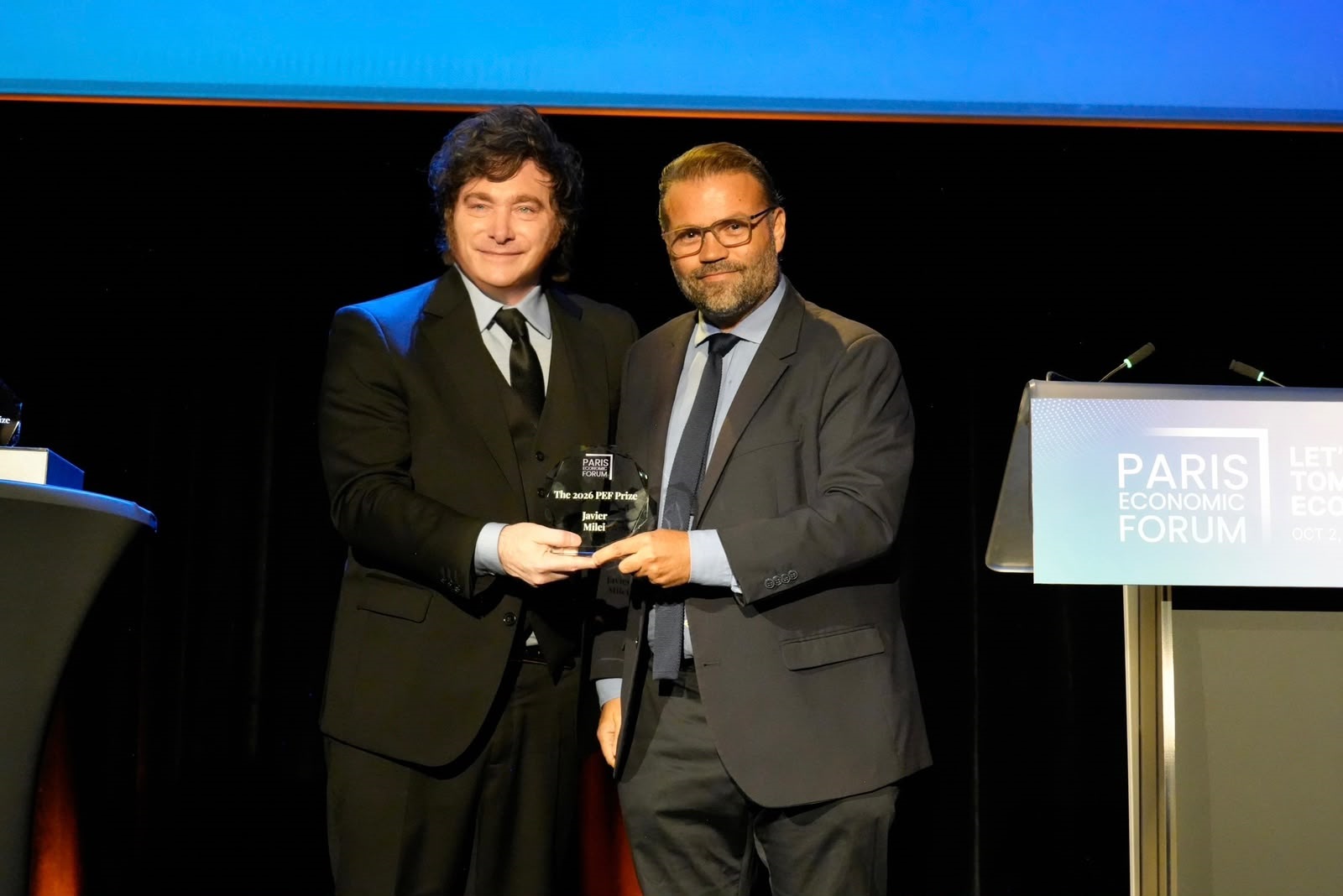Milei recibe premio de liderazgo en el Foro Económico de París