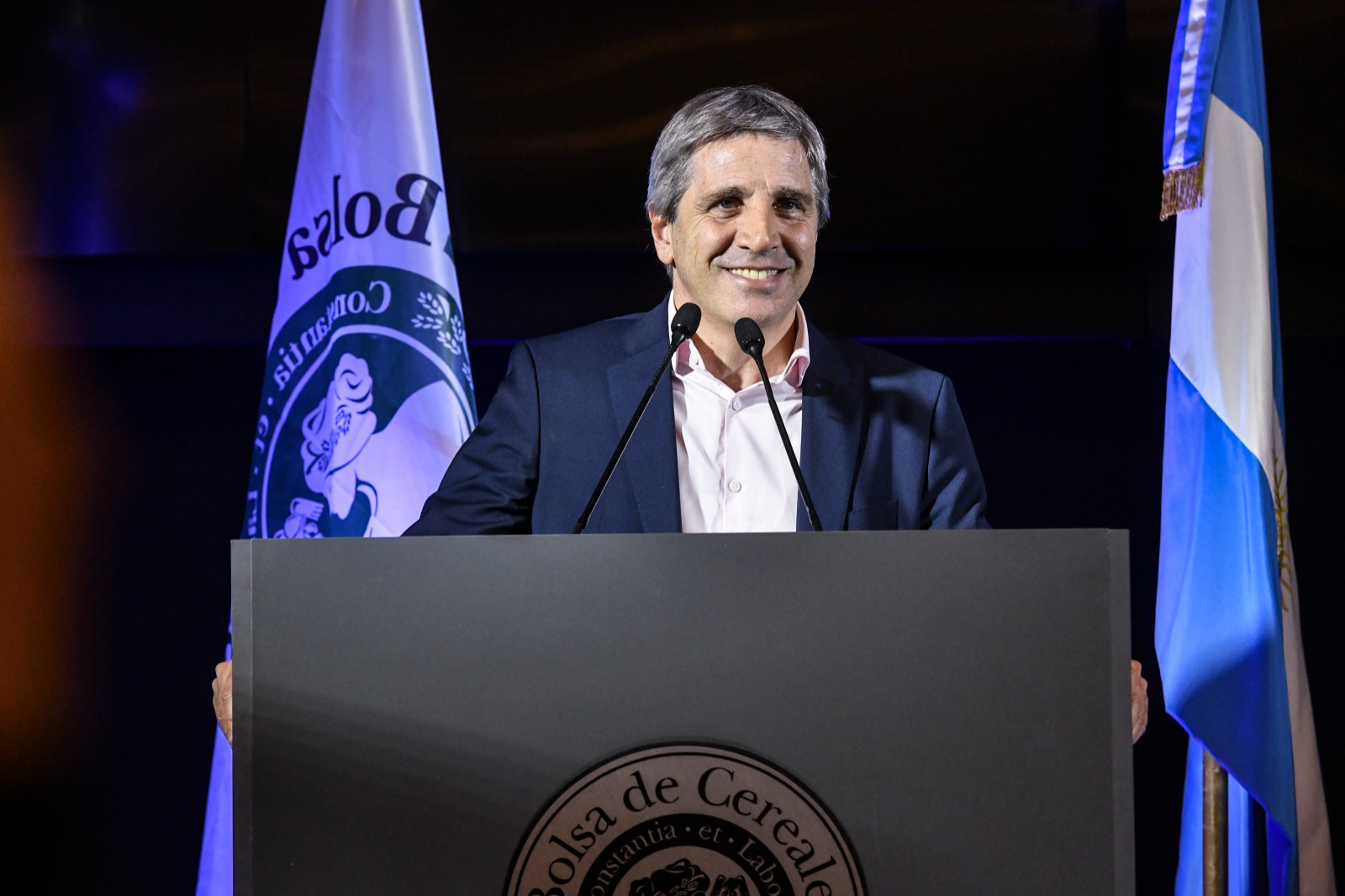 Caputo recibe a cinco gobernadores para negociar fondos de coparticipación