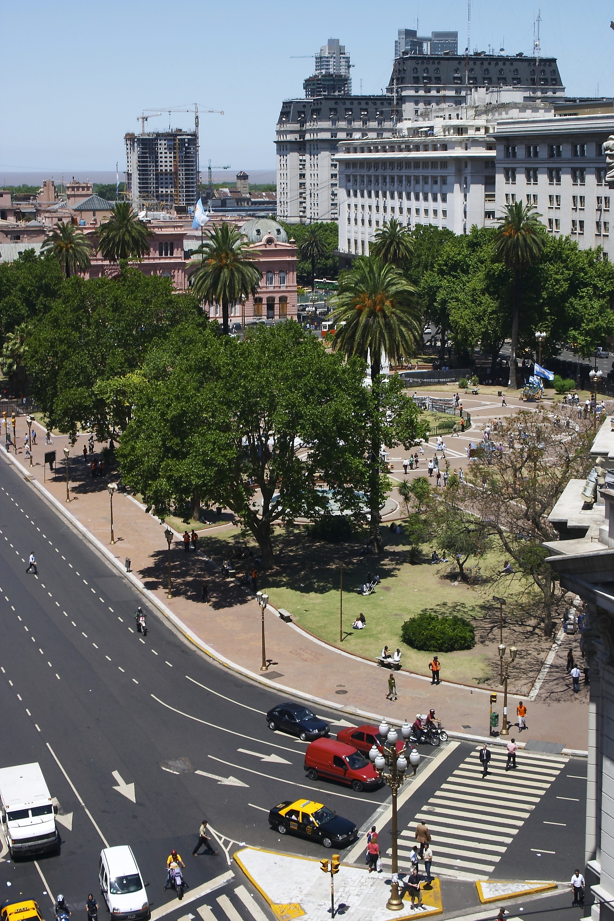 Banda de arrebatadores cae en Plaza de Mayo