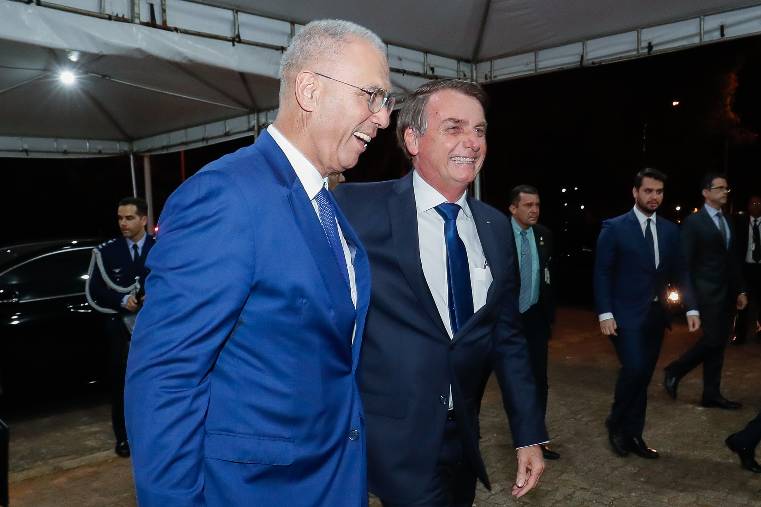 Bolsonaro lidera encuesta en Brasil