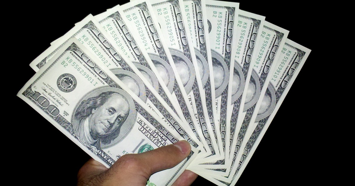 Dólar sube sin intervención del Banco Central