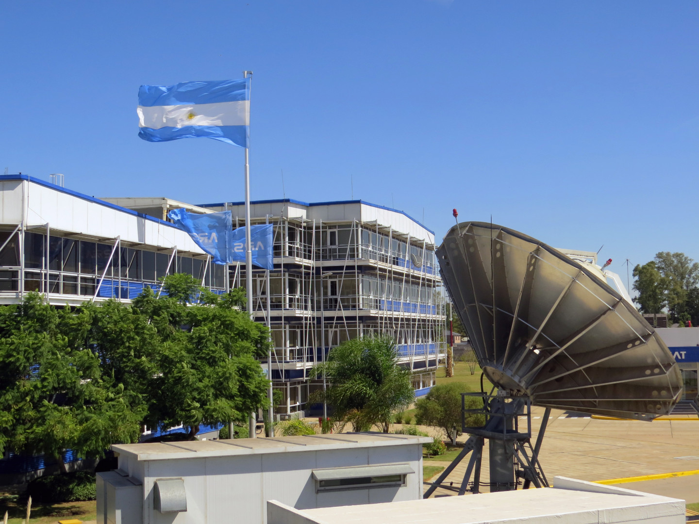 Allanaron a Facundo Leal, ex ARSAT: hallaron dólares, drogas y equipos de espionaje