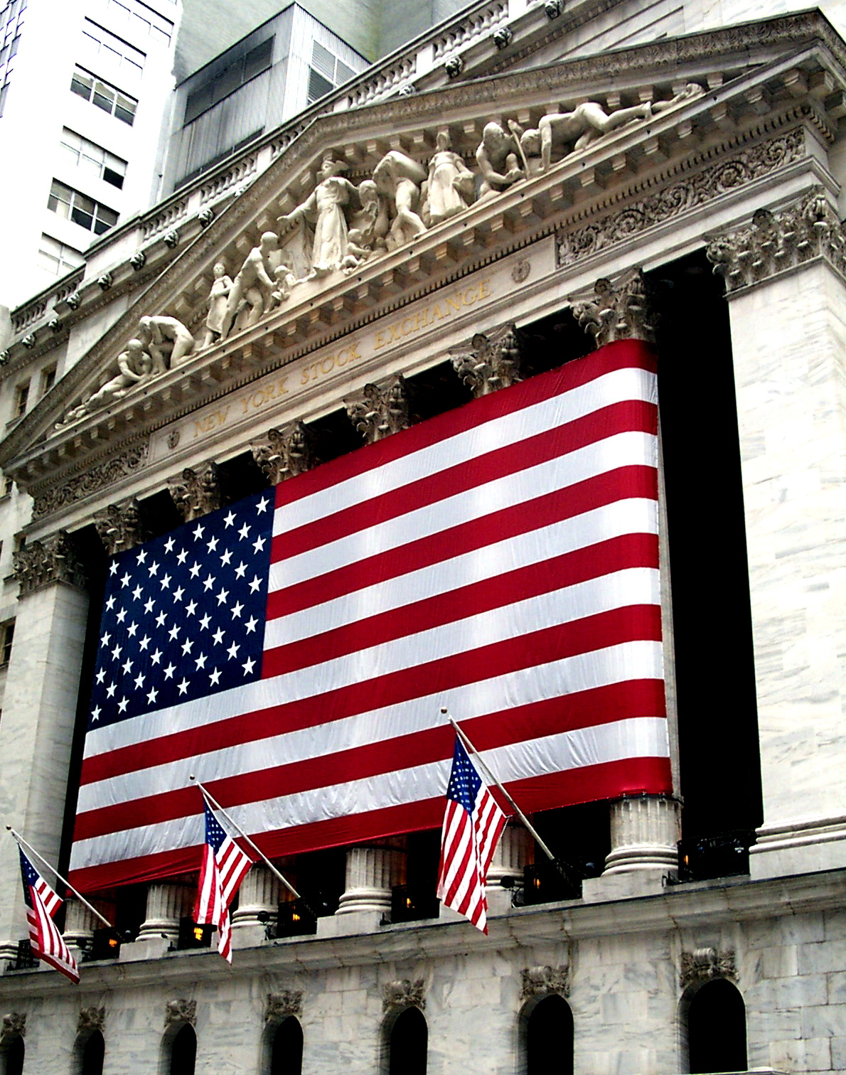 Chips e IA impulsan al S&P 500 a récord histórico en Wall Street