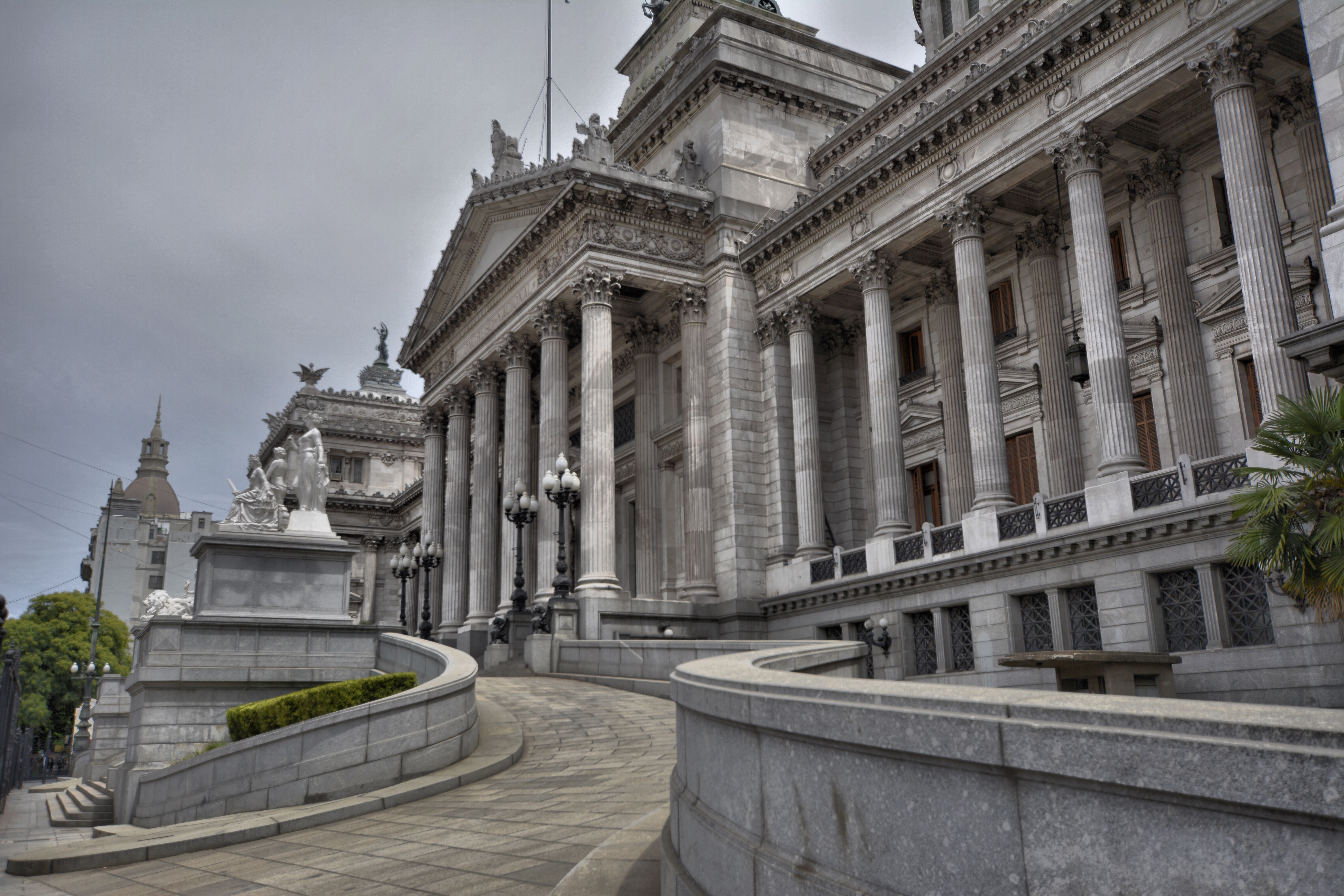 El Ejecutivo y el Legislativo se enfraskan en una disputa sin precedentes