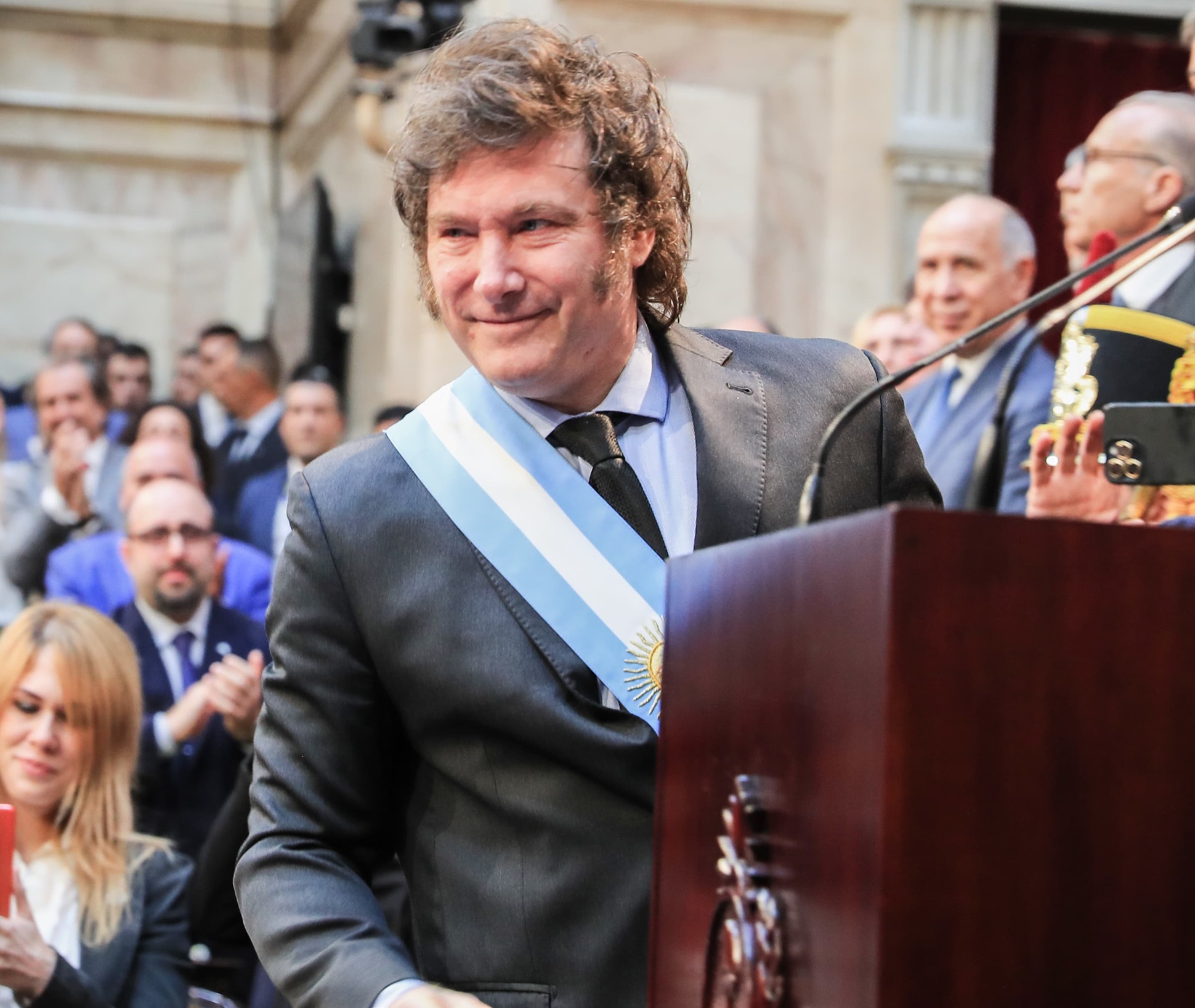 Encuesta bonaerense: Milei y Kicillof empatan; mujeres ganan fuerza