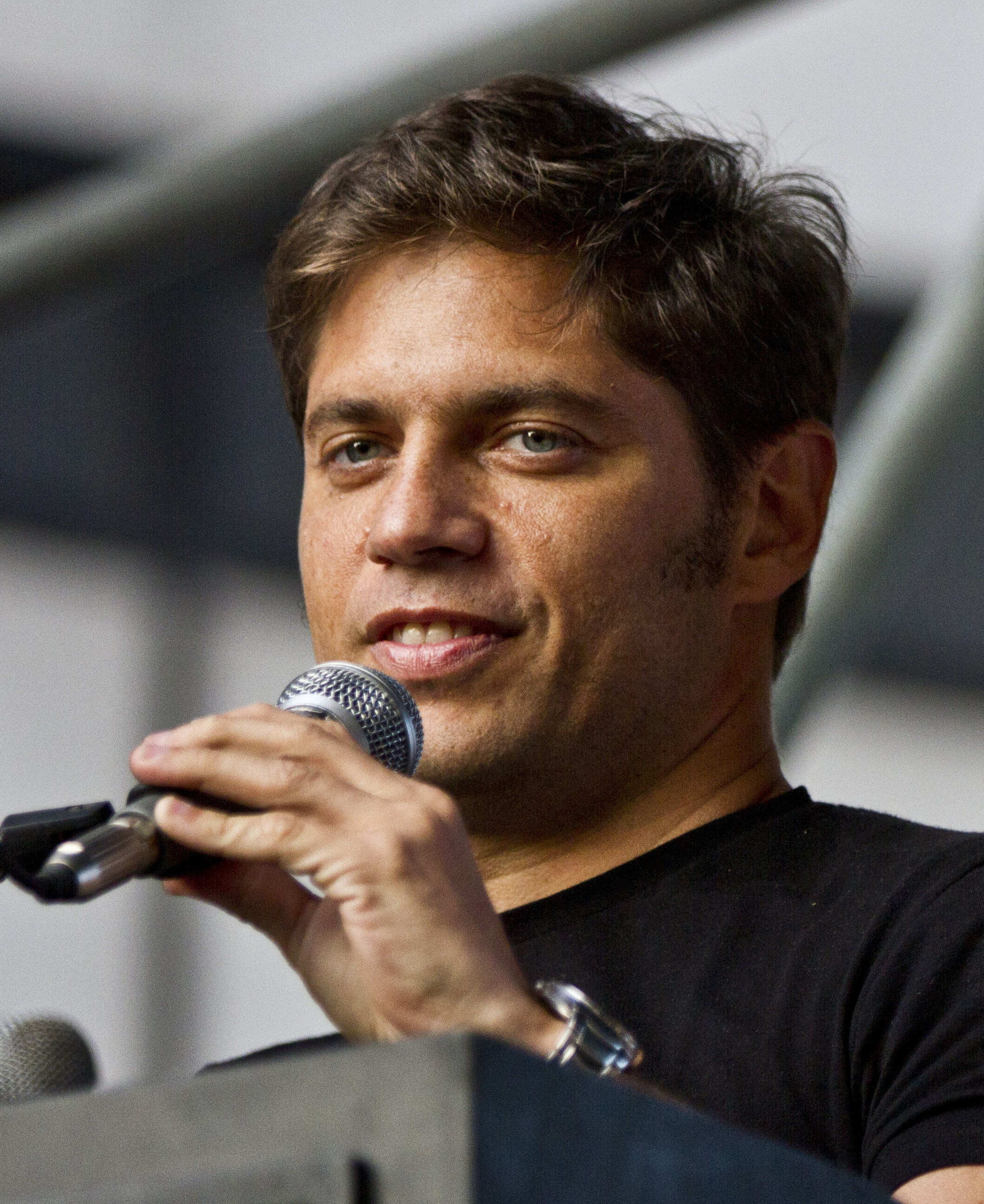 Kicillof anunció un fondo récord de $500.000 millones para municipios bonaerenses en 2025