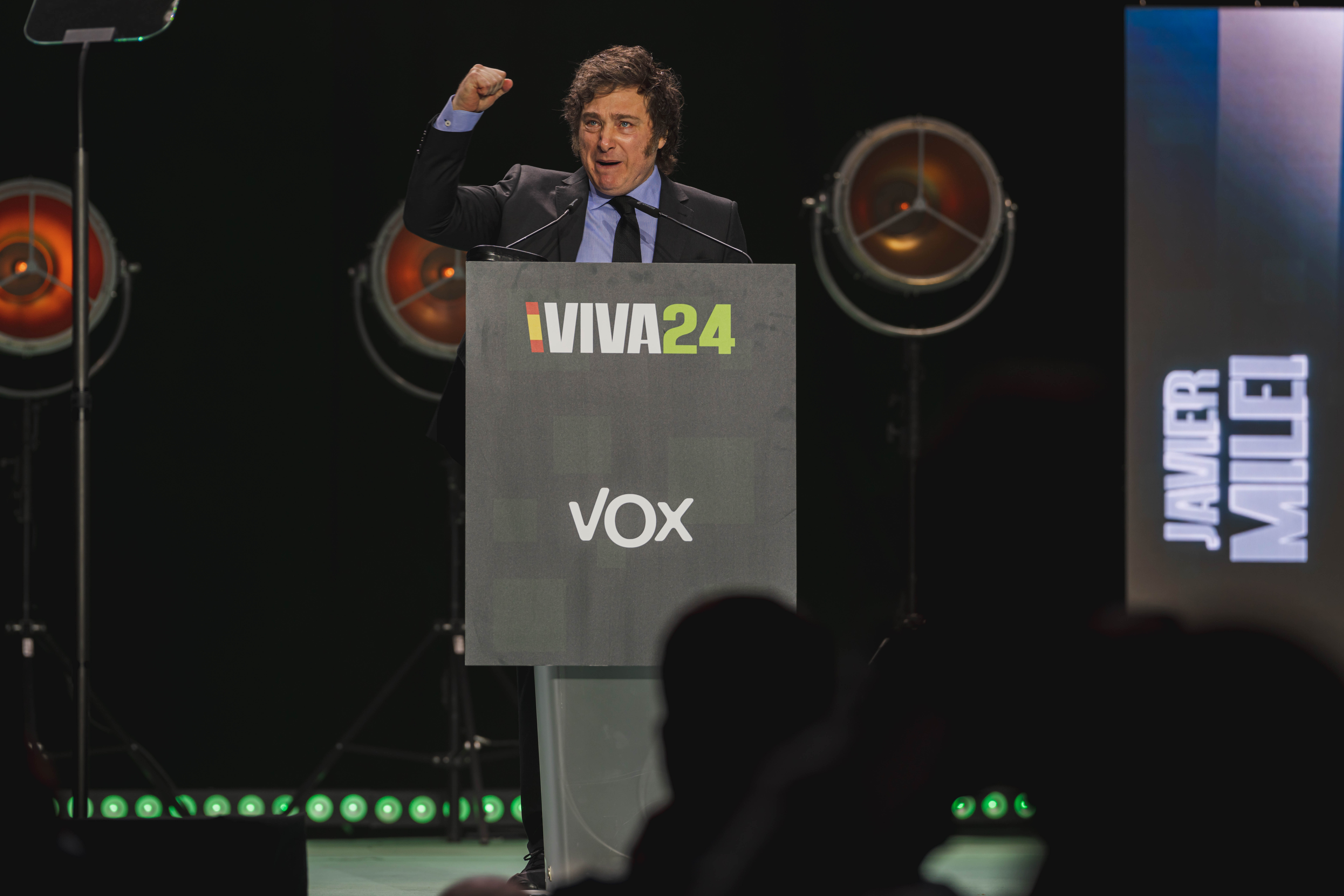 Milei defendió a Sturzenegger por su artículo y criticó duramente a los medios de comunicación