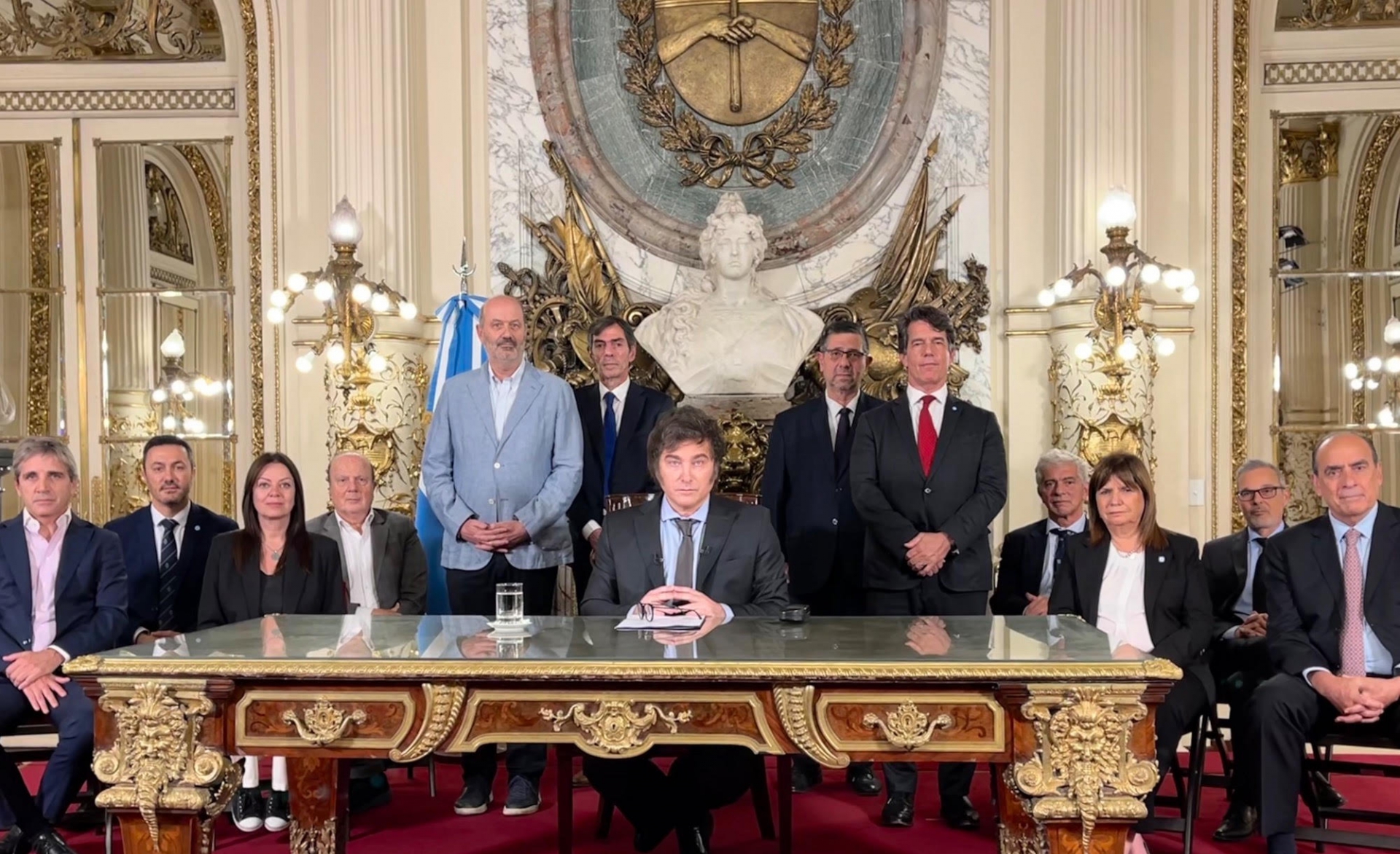 Milei se comunica con Negre y no con Cerimedo ni su consultor preso