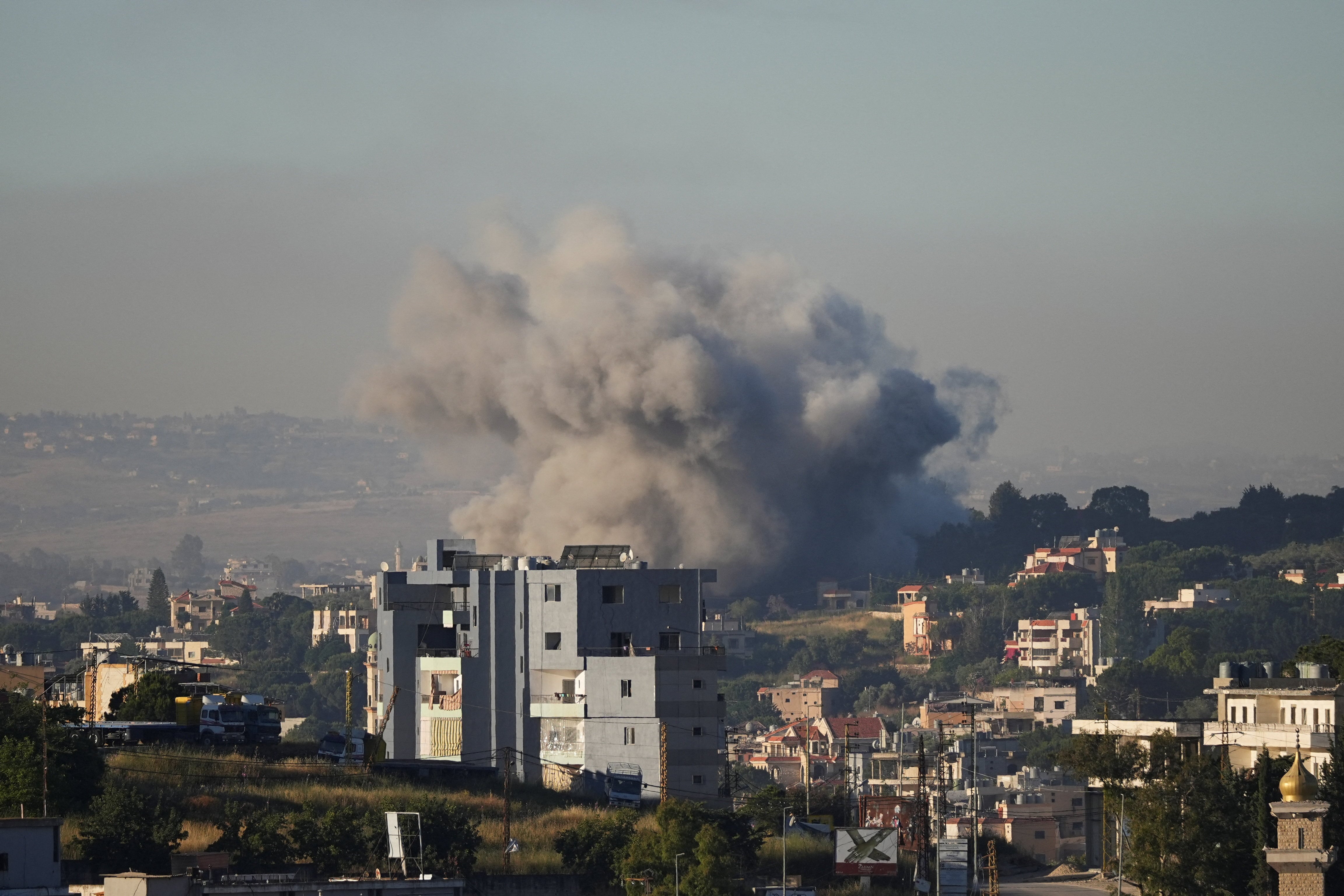 Israel ataca Hezbollah en Líbano sur tras alertas de evacuación