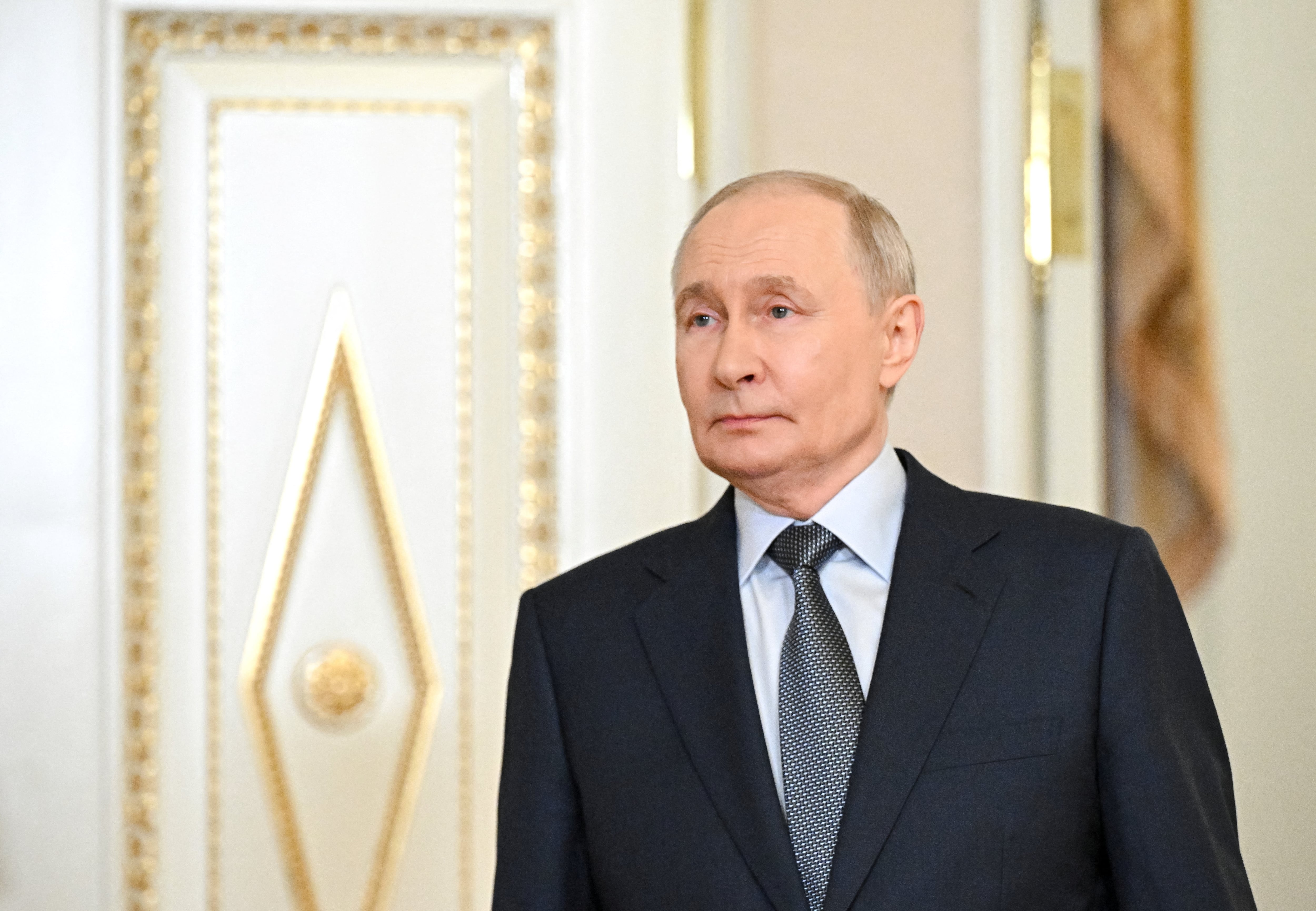 Kremlin confirma que Putin recibió oferta de diálogo directo de Zelensky