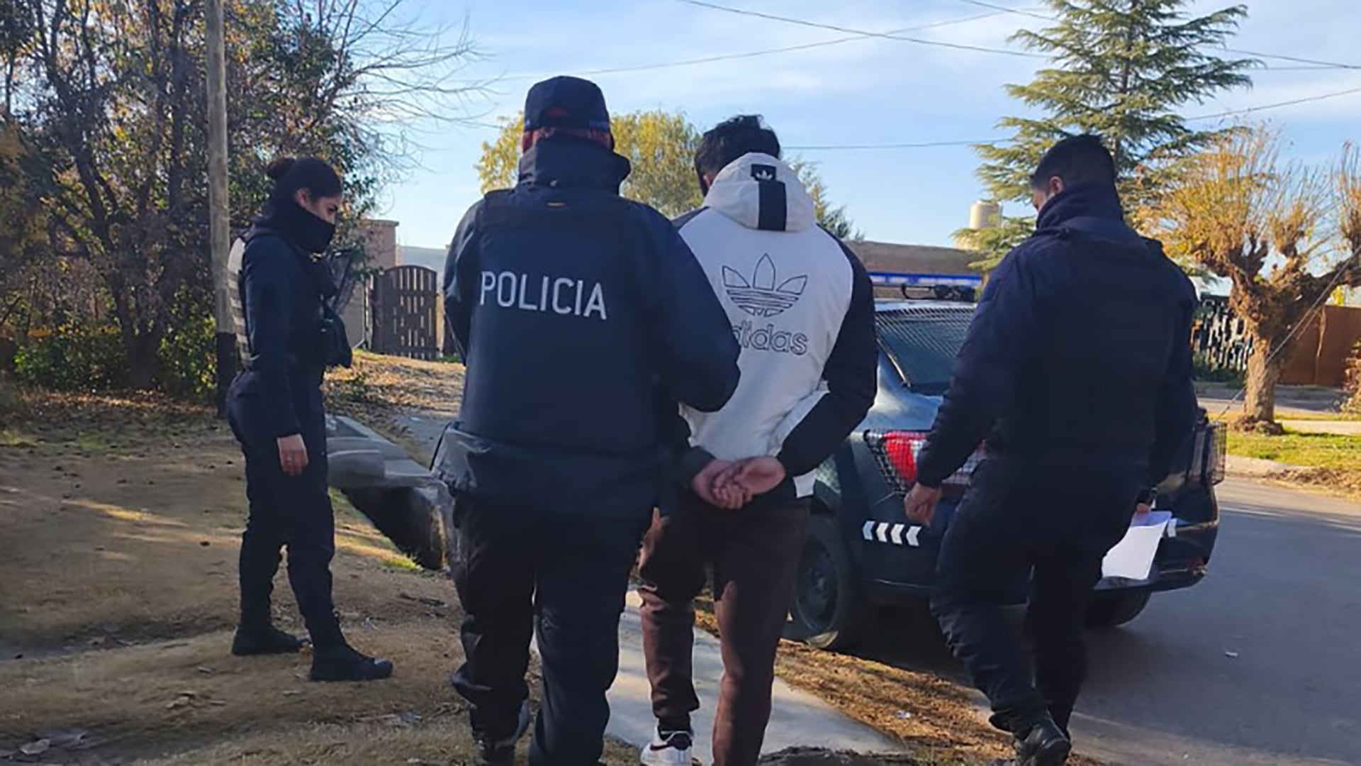 Desbaratan red de criptoestafas con Tinder y complicidad bancaria