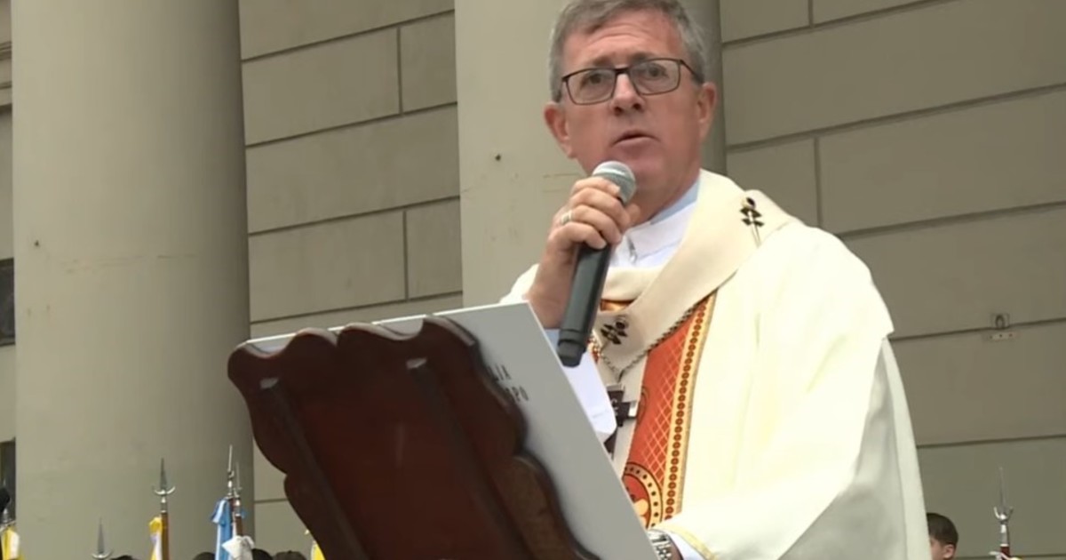 García Cuerva instó diálogo y unidad, y rezó por la Patria en Plaza de Mayo