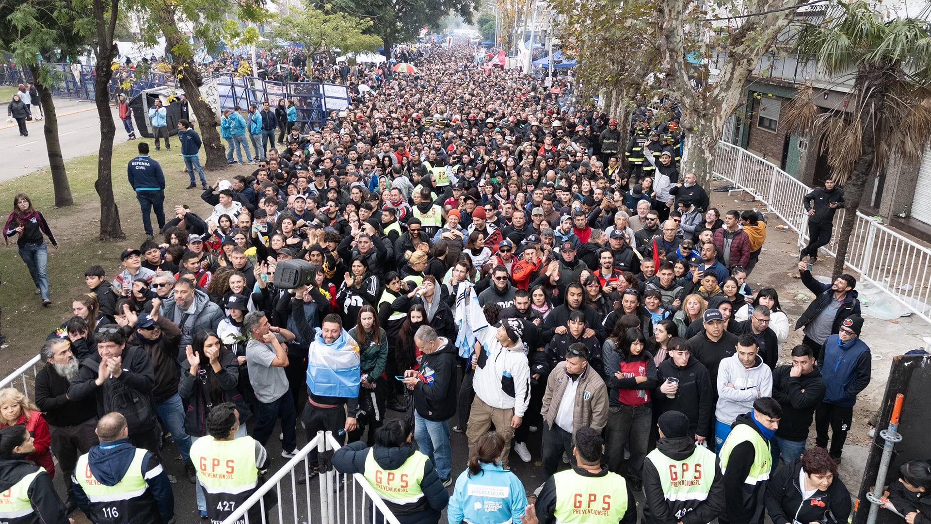 Multitudinaria despedida al Indio Solari en Avellaneda: la Provincia despliega seguridad