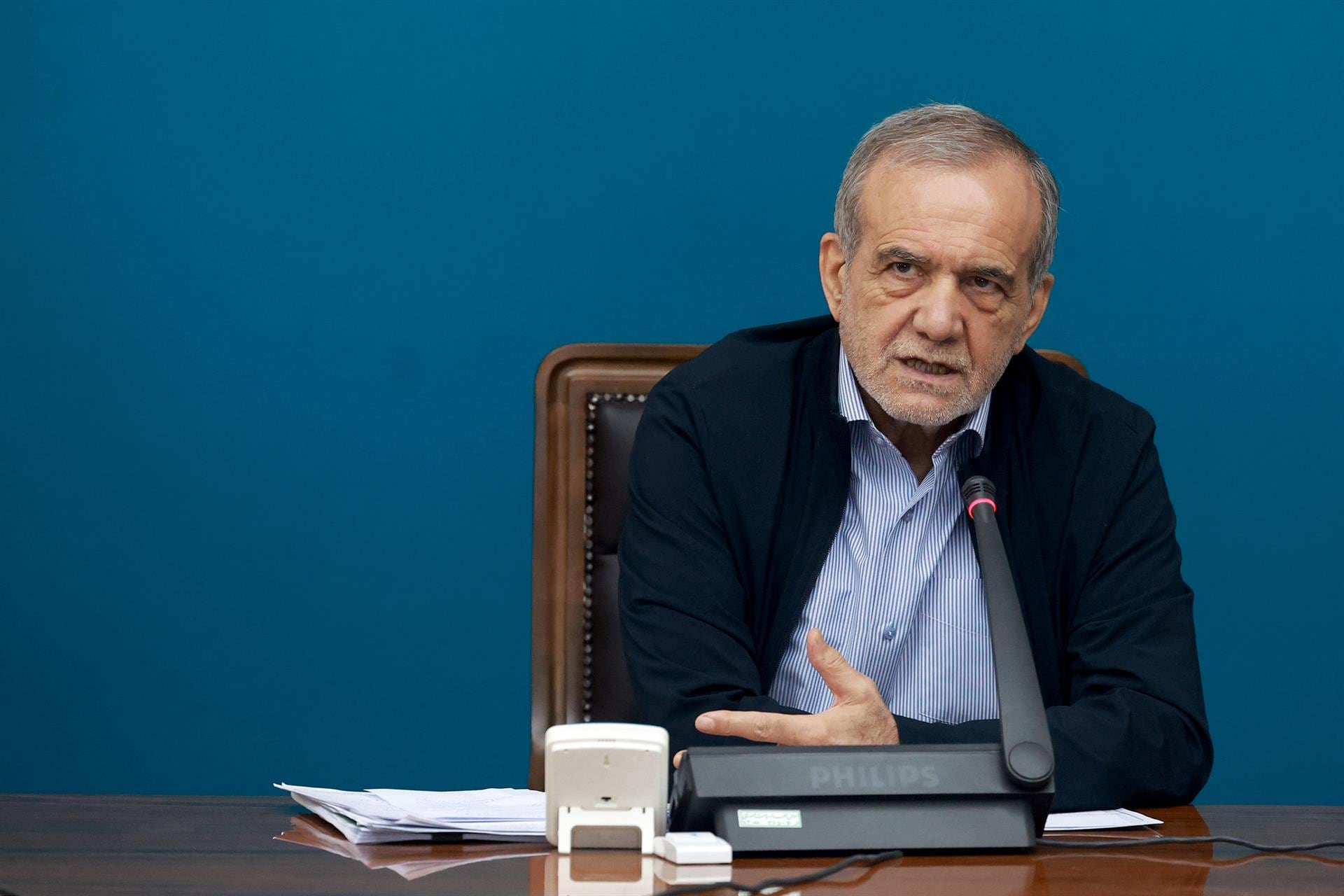 Irán: Pezeshkian critica TV estatal, pide unidad por ataques a gestión