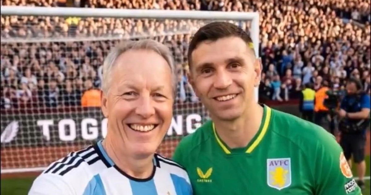 Embajador británico viraliza video con IA y camiseta argentina por la Premier