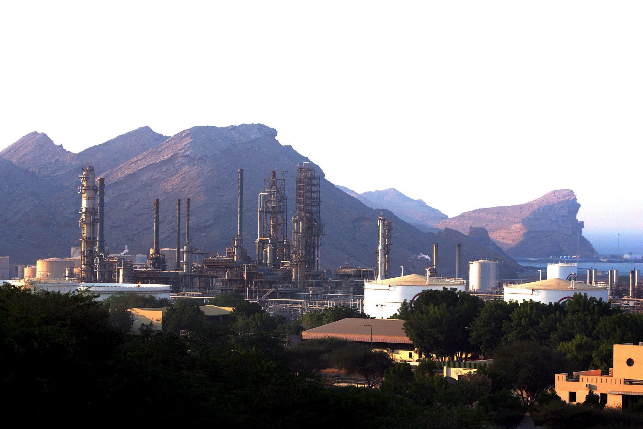 Escalada en Medio Oriente eleva precio del petróleo: barril roza USD 94