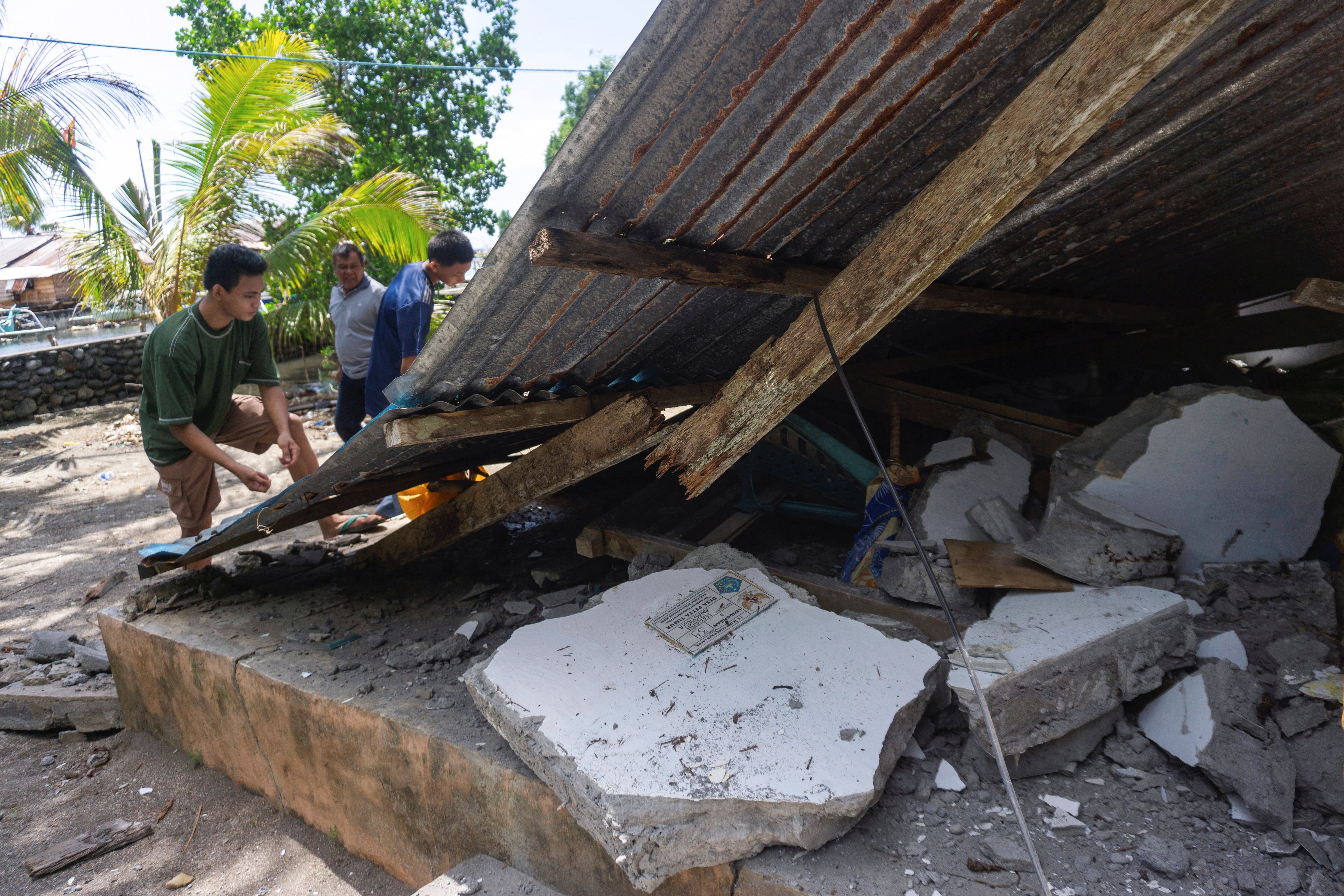 Filipinas: Terremoto de 7,8 deja 35 muertos; continúa búsqueda
