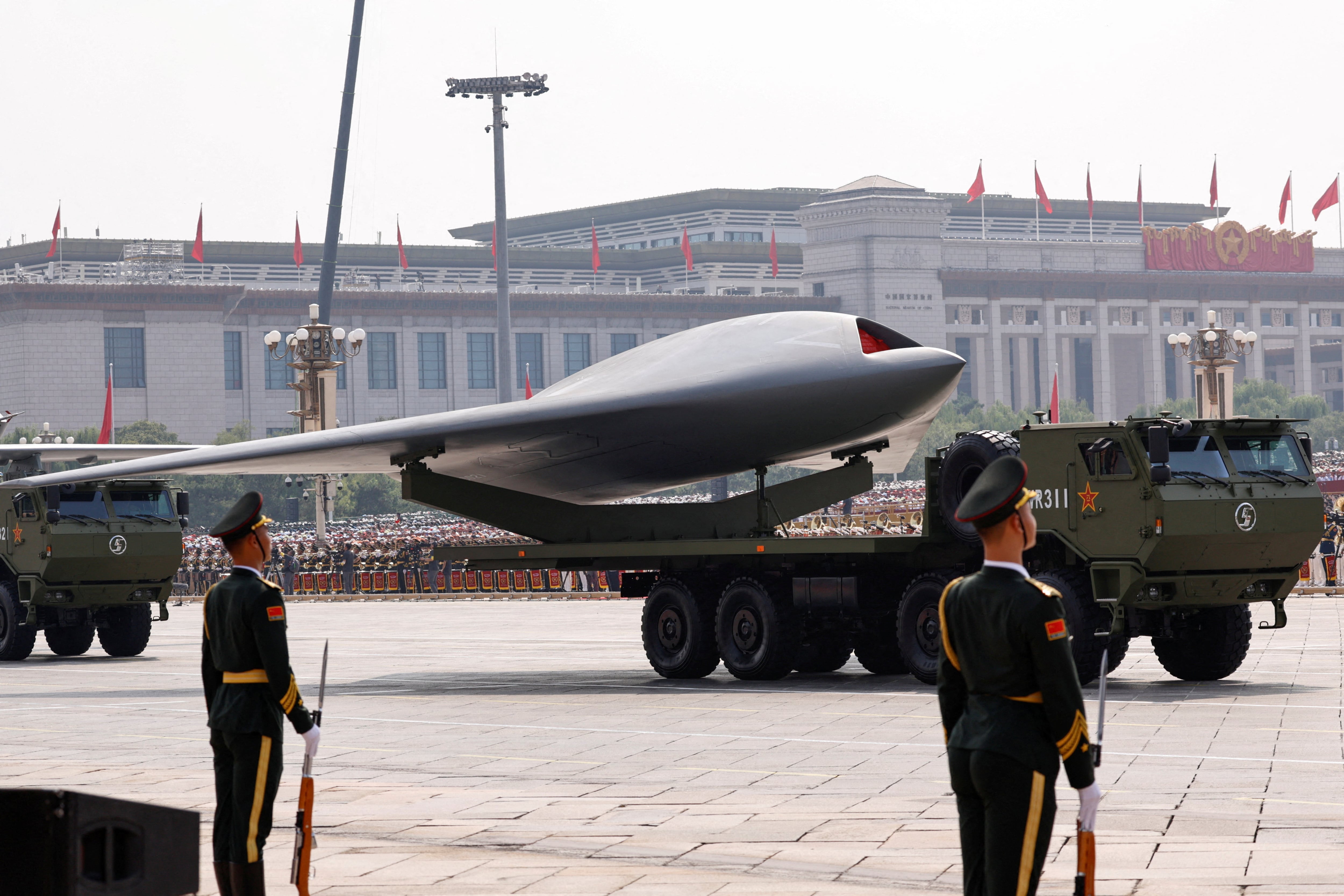 Pentágono pone a Alibaba, Baidu, BYD en lista negra china por lazos militares