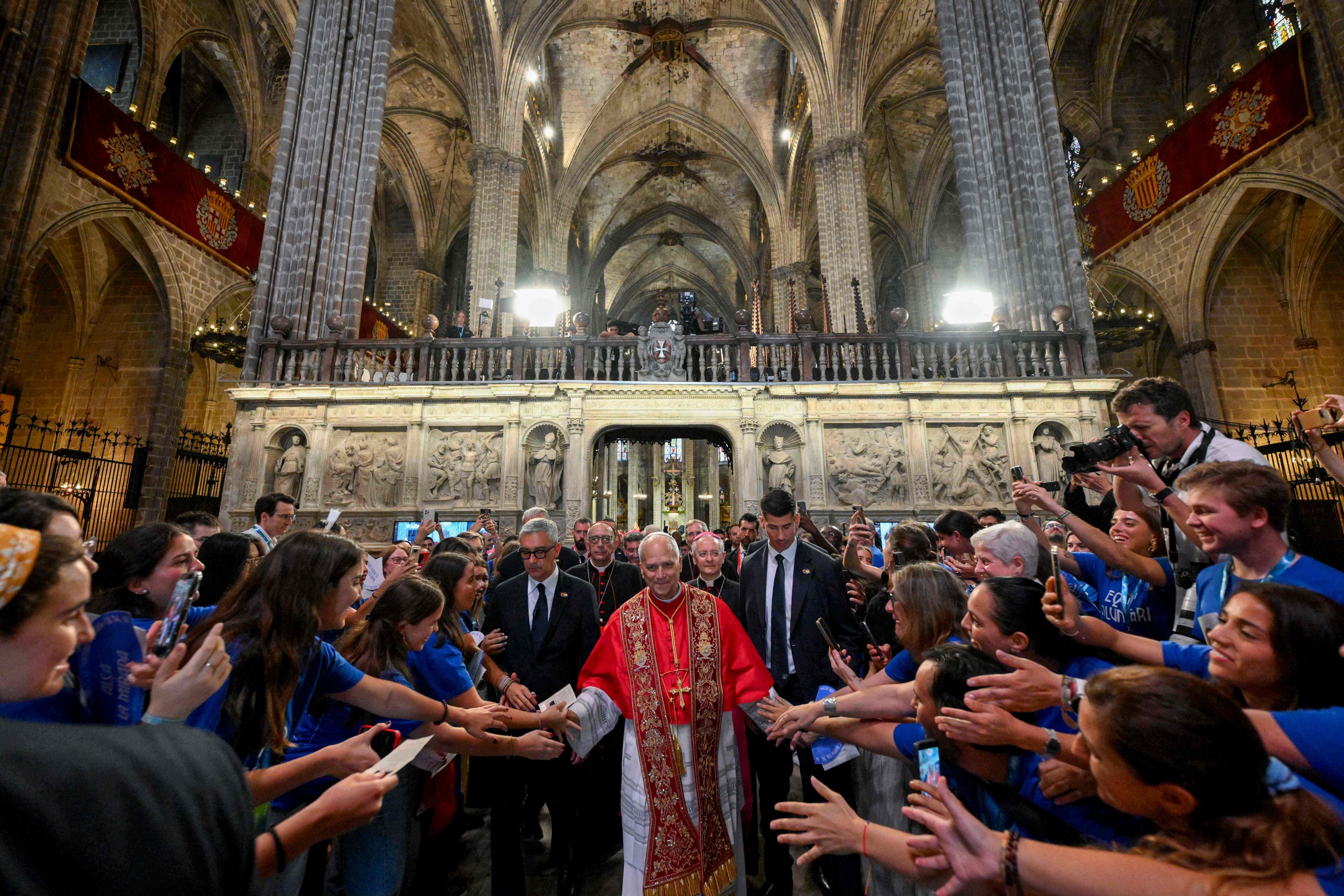 León XIV arriba a Barcelona entre huelgas y desafíos laicistas