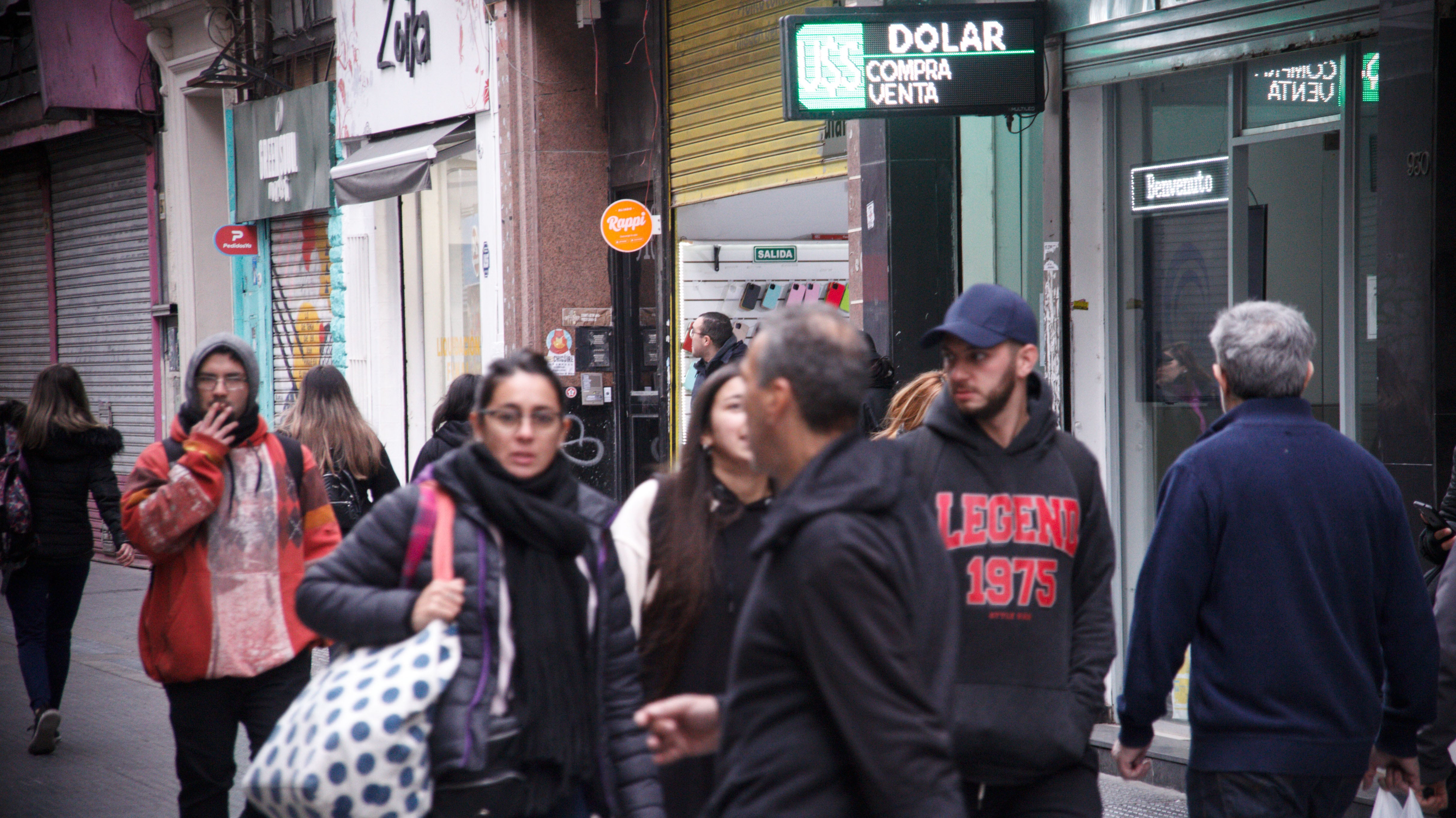 Dólar: Oficial y blue convergen a $1.460; BCRA compró USD 21M