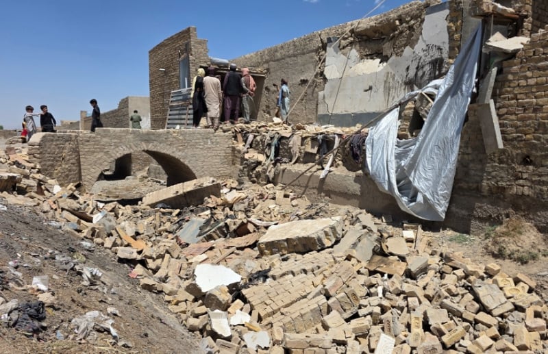 Pakistán bombardea Afganistán, rompe tregua: 13 muertos, 11 niños