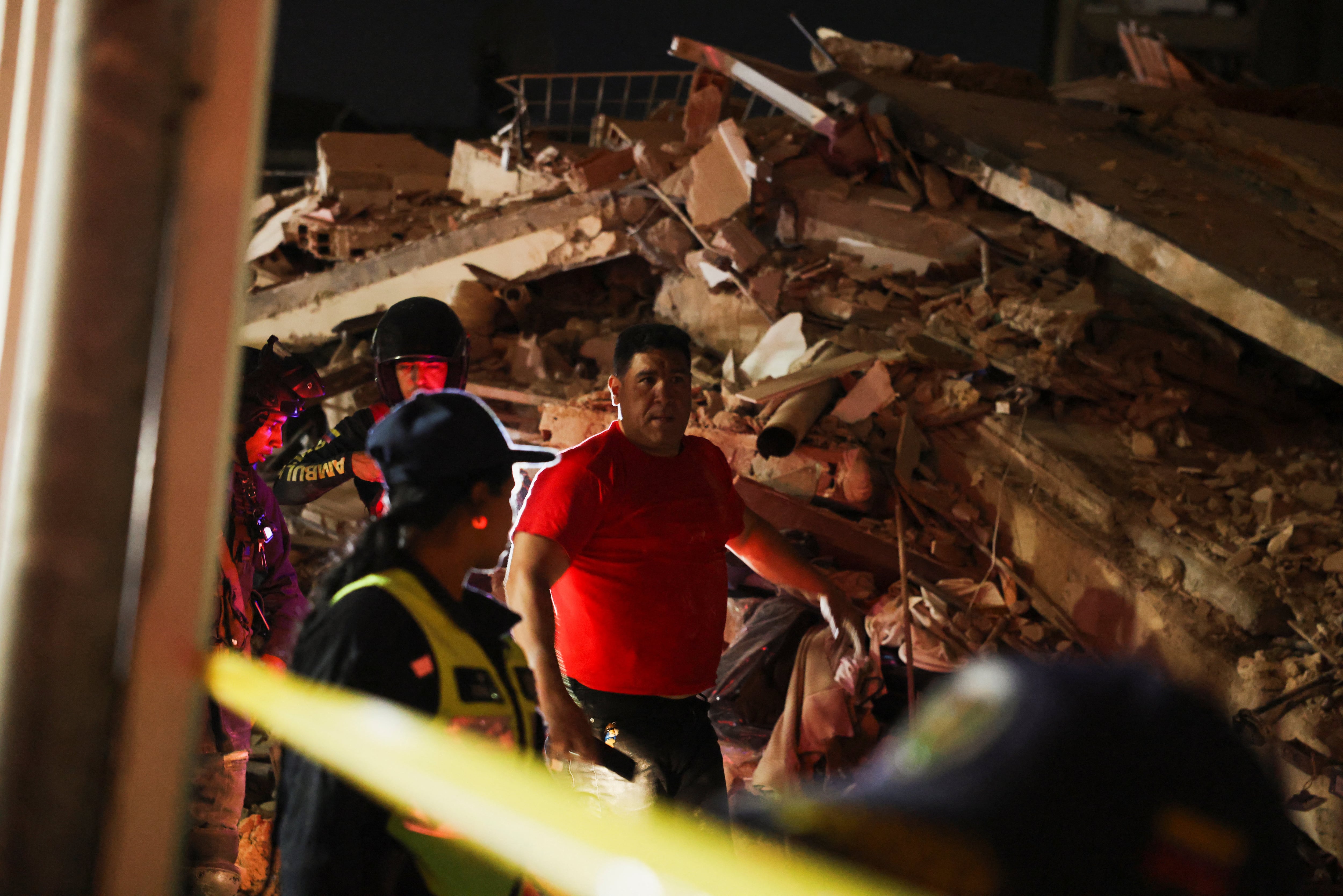 Naciones ofrecen rescate y ayuda a Venezuela tras terremotos