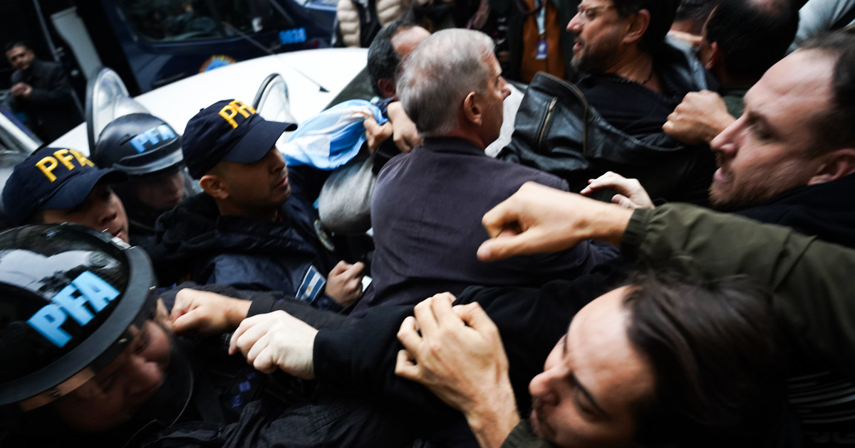 Procesan a Grabois por toma del Instituto Perón y dictan embargo