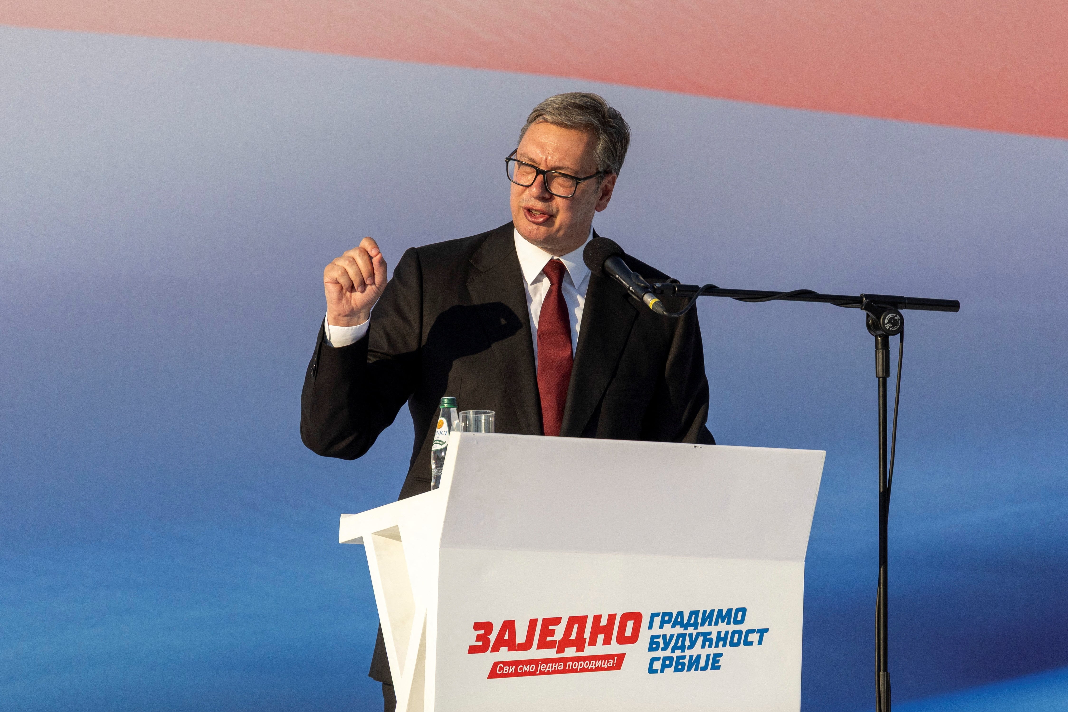 Serbia: Vucic anuncia dimisión por fuerte crisis y protestas masivas