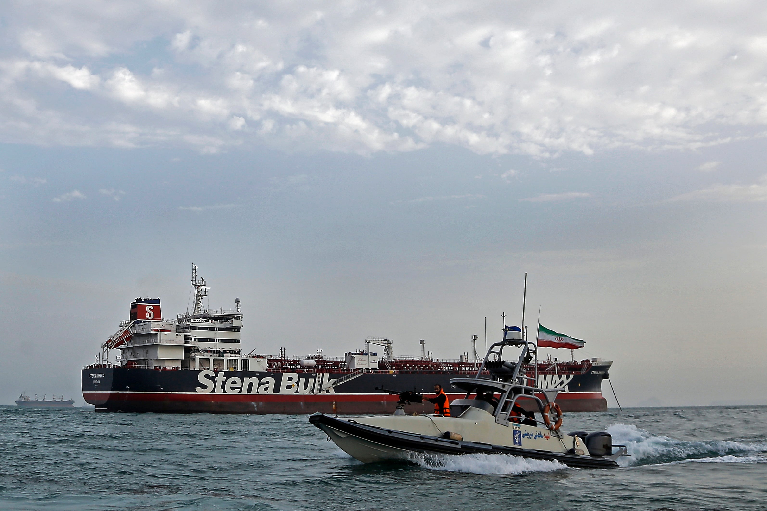 Irán amenaza con 'situaciones complejas' a buques que incumplan reglas en Ormuz
