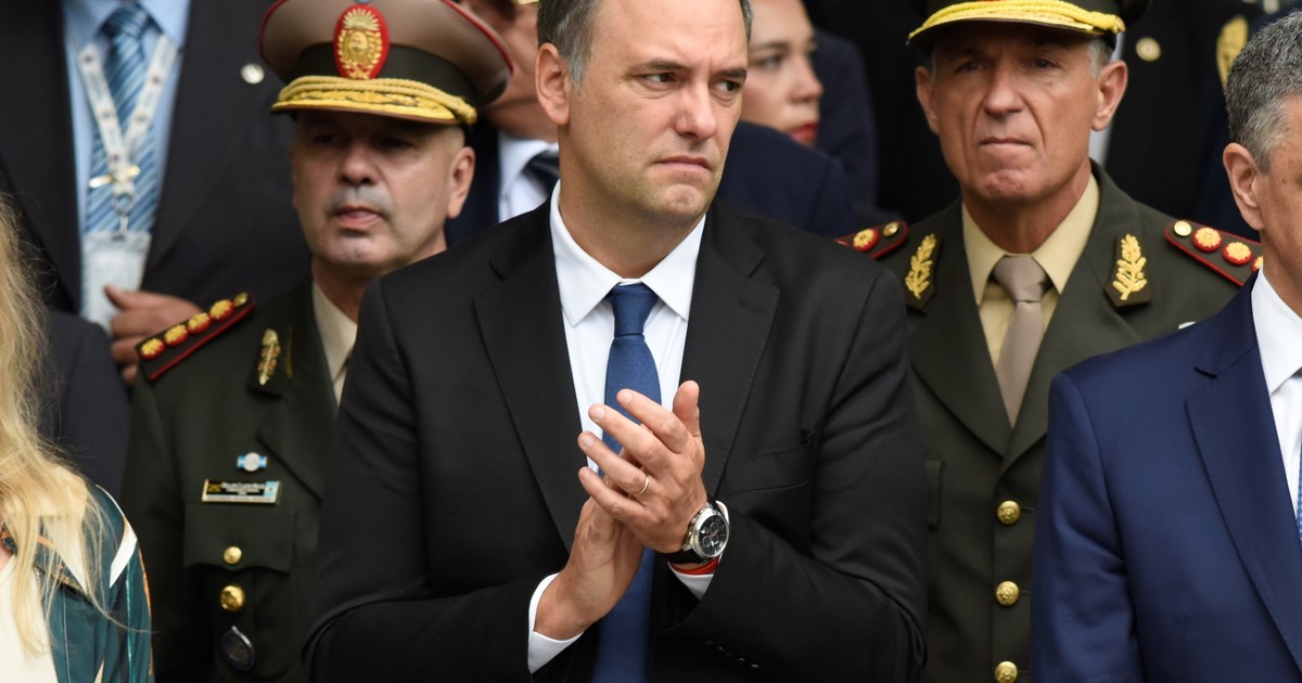 Audios y datos judiciales en el Gobierno precipitaron la salida de Adorni