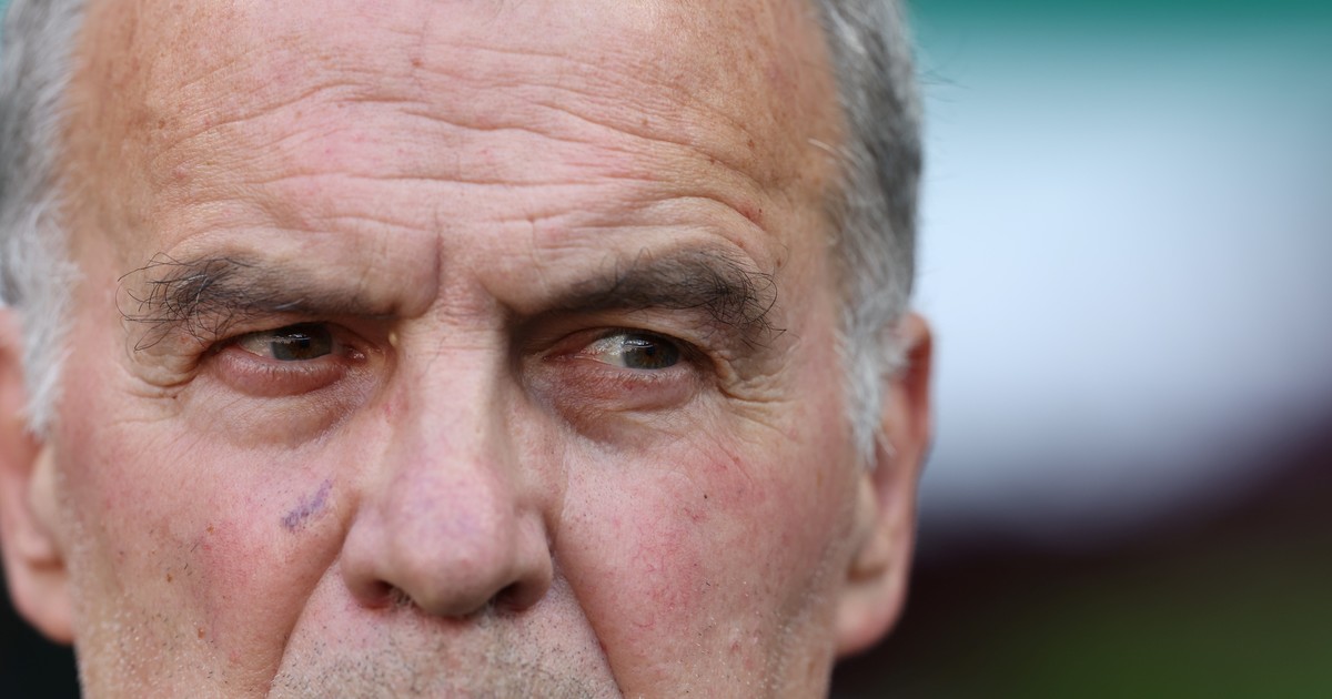 Bielsa regresa en silencio a Montevideo; el martes sellaría su fin