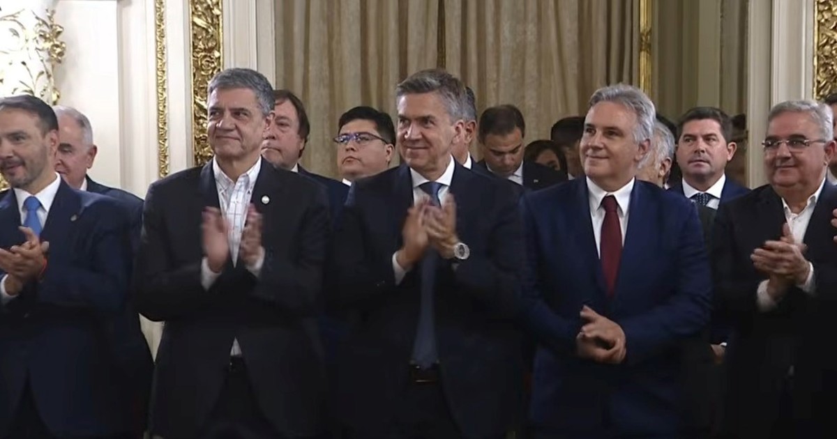 Santilli jura: 12 gobernadores y el poder federal que suma Milei