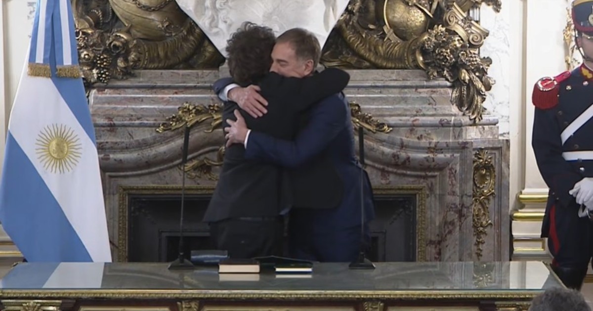 Diego Santilli juró como Jefe de Gabinete: Milei y 13 gobernadores presentes
