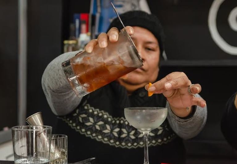 Barrio Padre Mugica: La Escuelita capacita a 800 y emplea decenas en gastronomía
