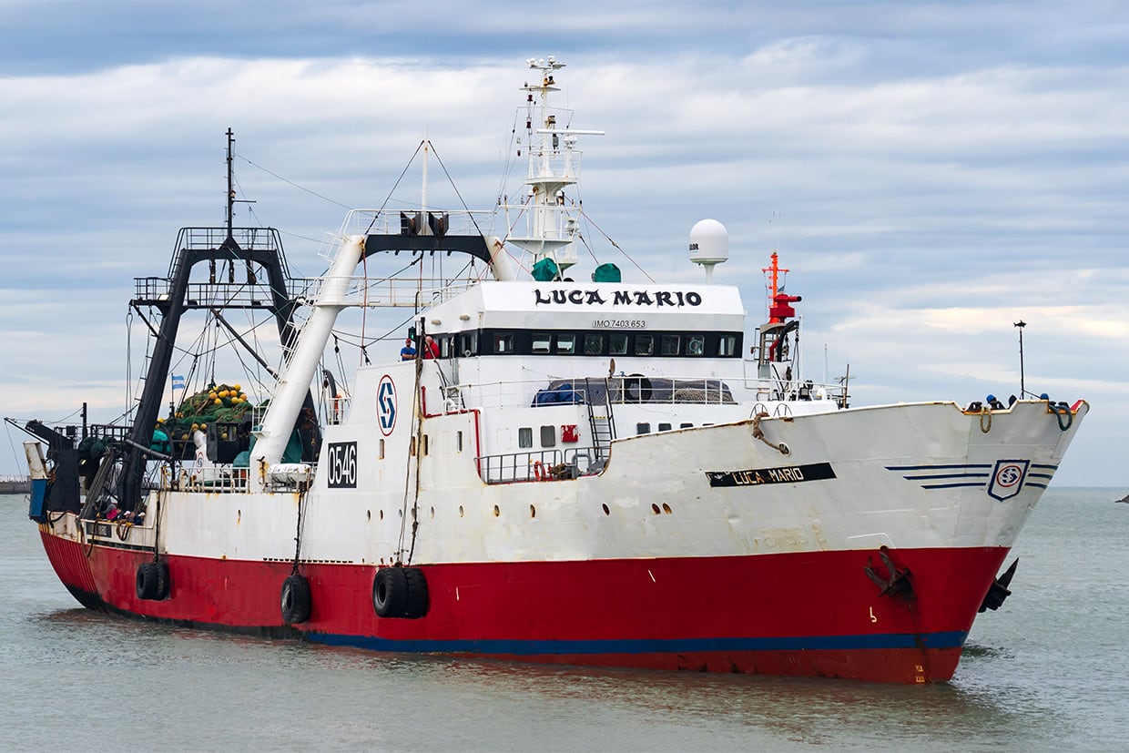 Denuncian negligencia: marinero cae al mar en temporal frente a Santa Cruz