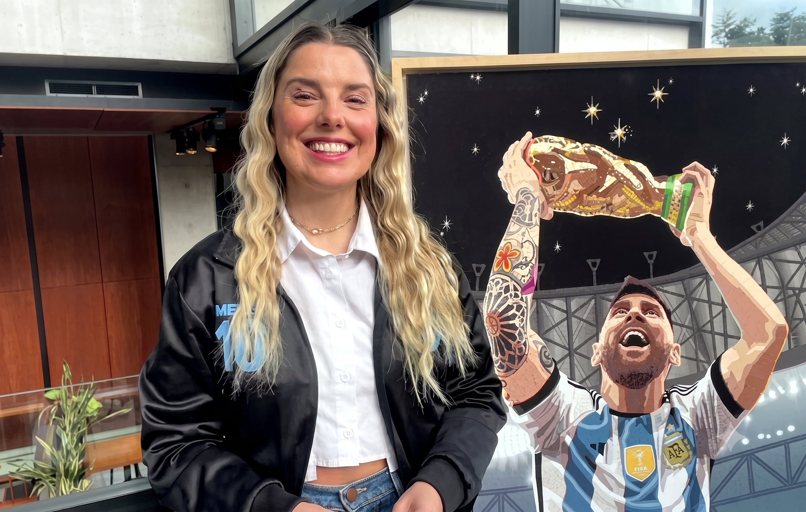 Artista argentina crea retrato de Messi con casi un millón de emojis