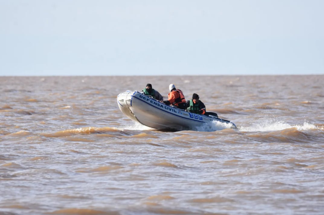 Hallan cuerpo en Atlántida que sería de pescador desaparecido en el Río de la Plata