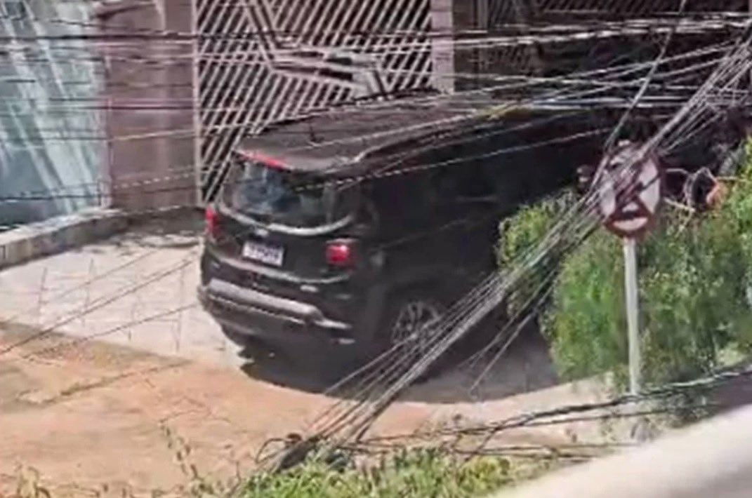 Una joven argentina intenta atropellar casa en Brasil, causa muerte a anciano