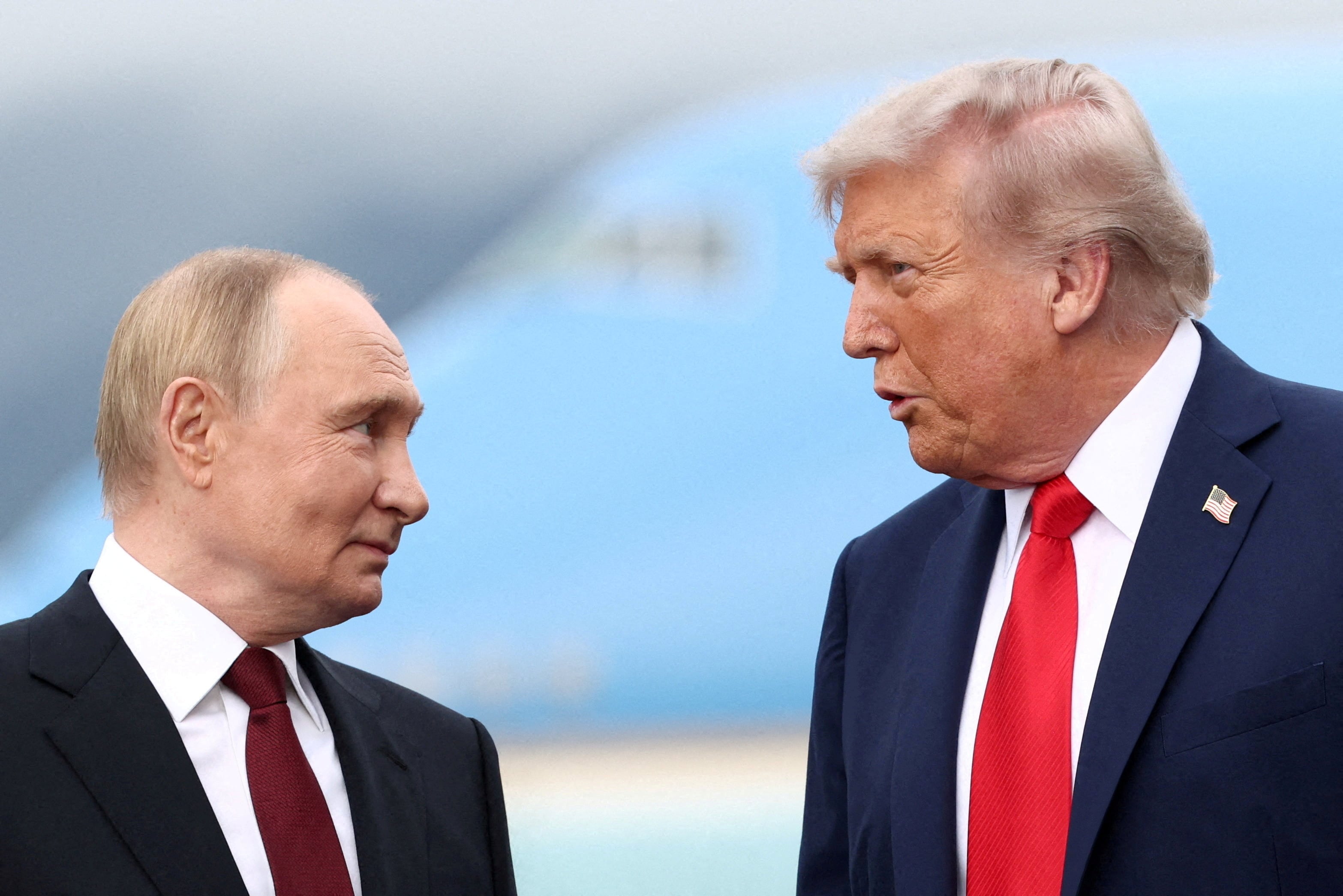 Putin le dijo a Trump que Rusia tomará todo el Donbás en una llamada de 90 minutos