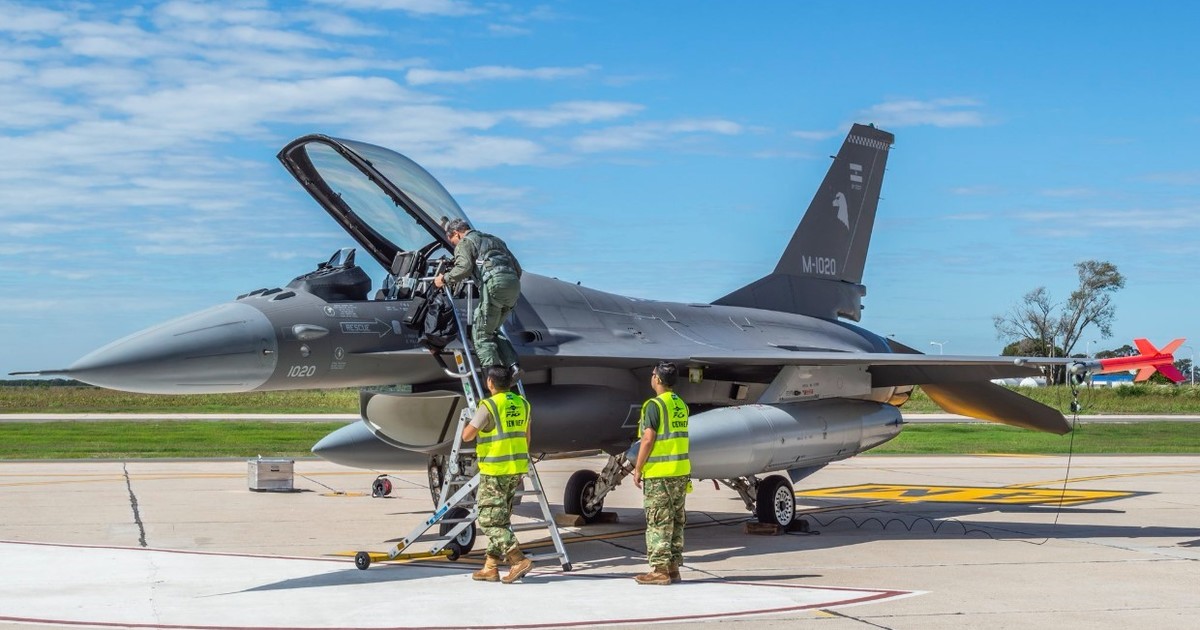 Pilotos de F16 ganan $1.2M, pero el bajo salario militar genera bajas en las fuerzas
