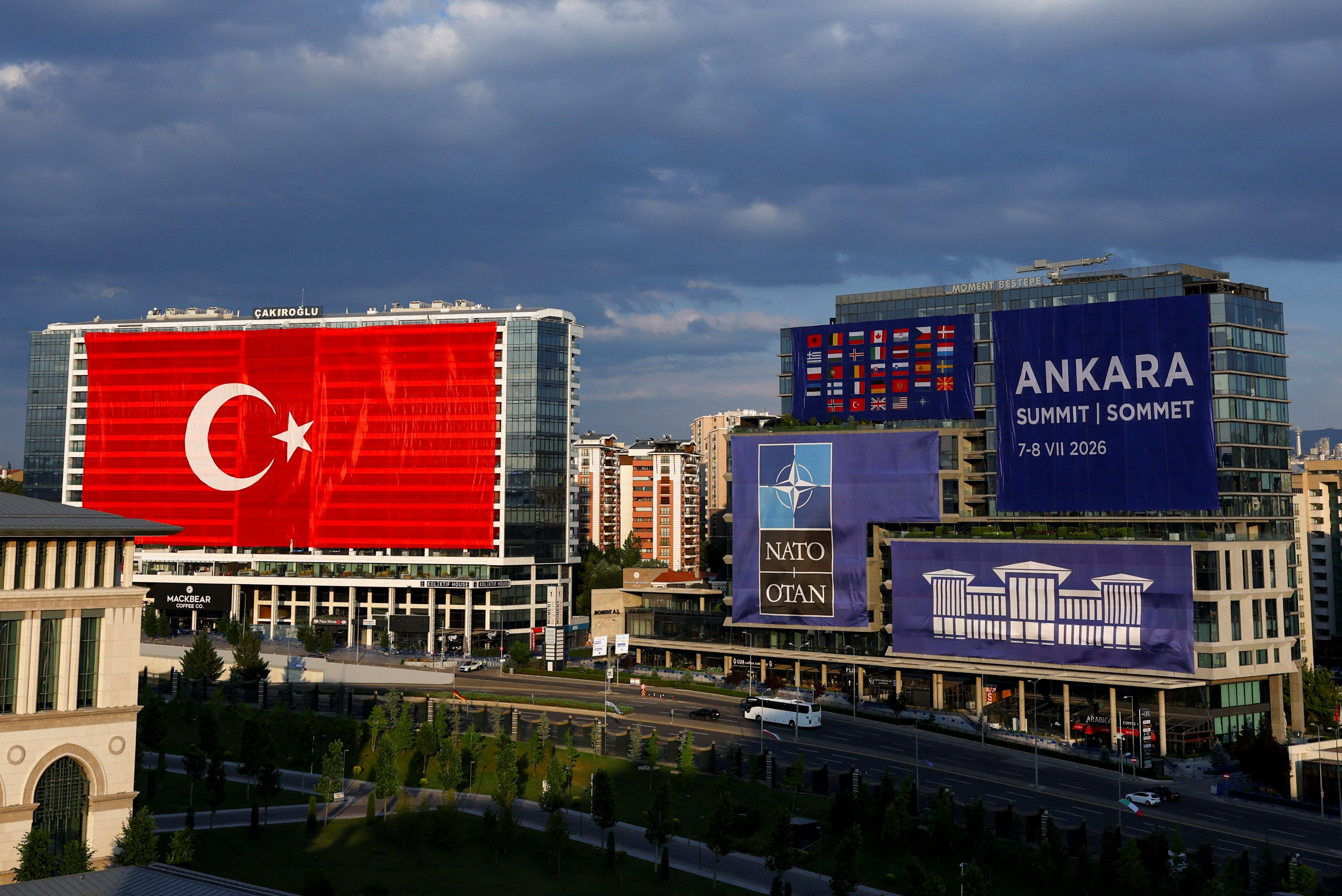 OTAN celebra cumbre en Ankara para impulsar aumento de gastos militares
