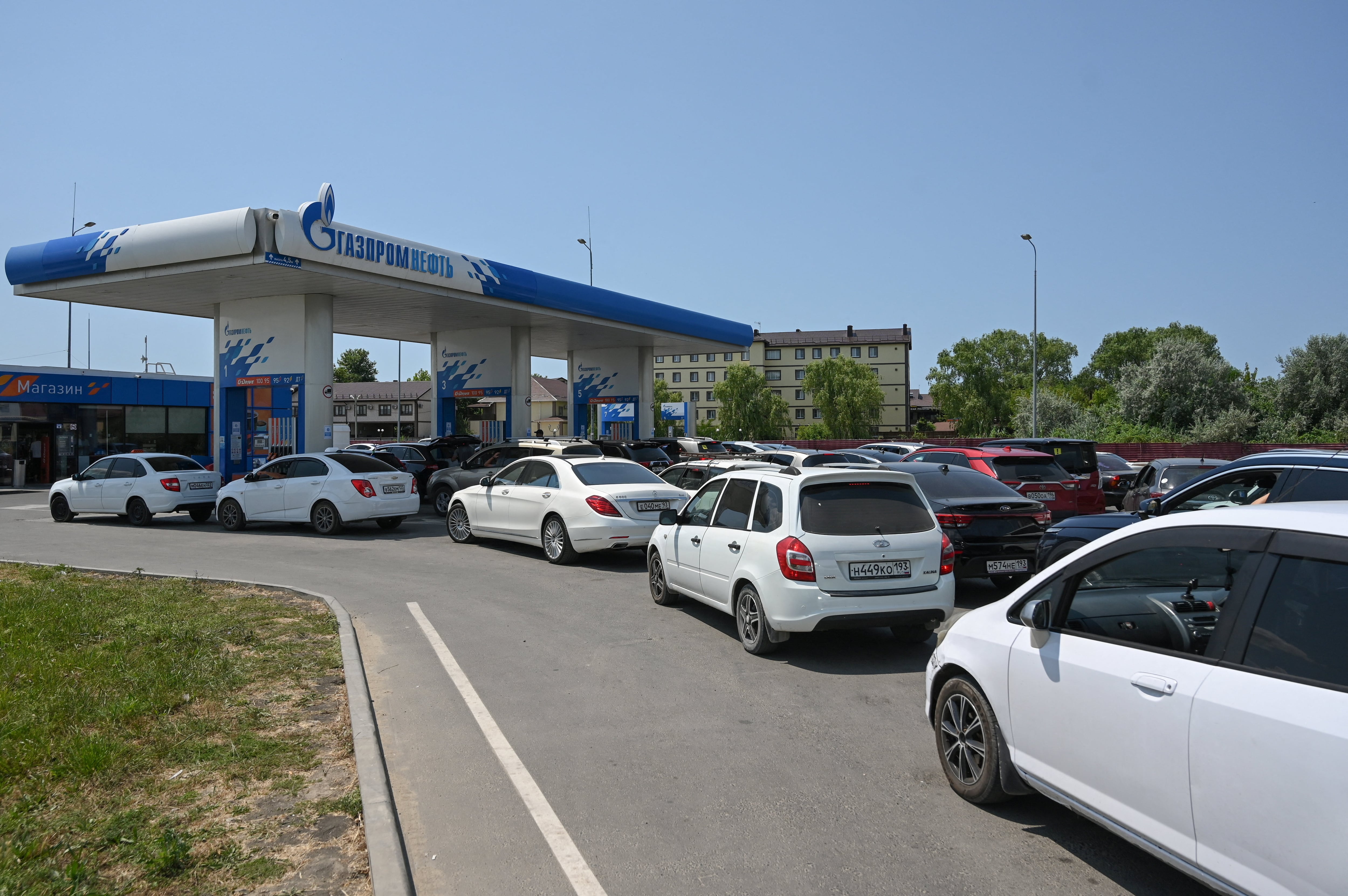 Rusia enfrenta escasez de combustible tras ataques a refinerías ucranianas