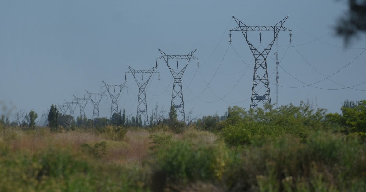 Gobierno prorroga emergencia eléctrica hasta 2027 y la alinea con la del gas.