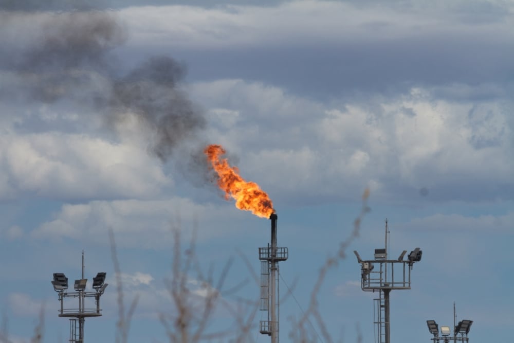 Petróleo sube tras ataques entre EEUU e Irán
