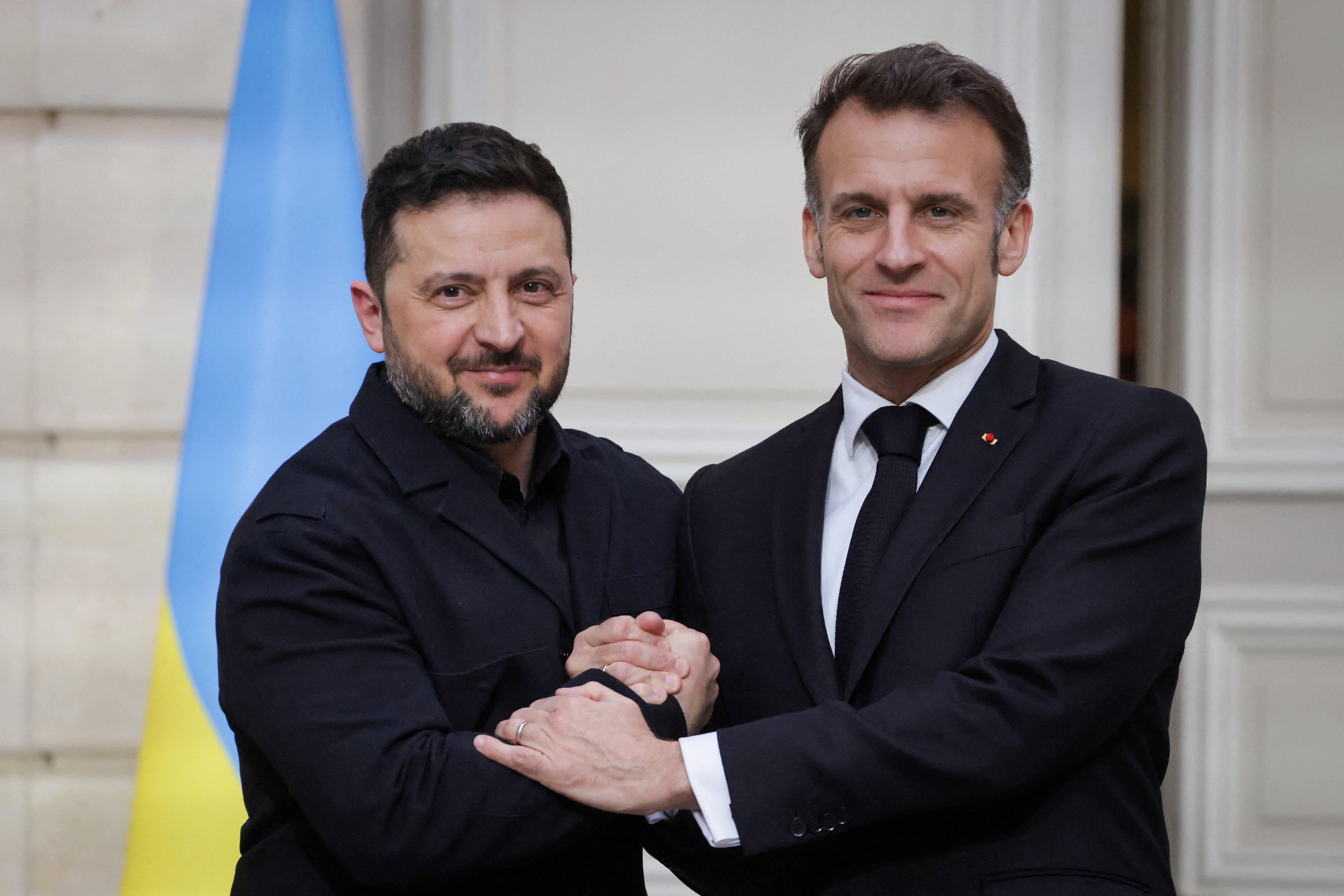 Zelensky se reúne con líderes internacionales en París para reforzar ayuda a Ucrania.