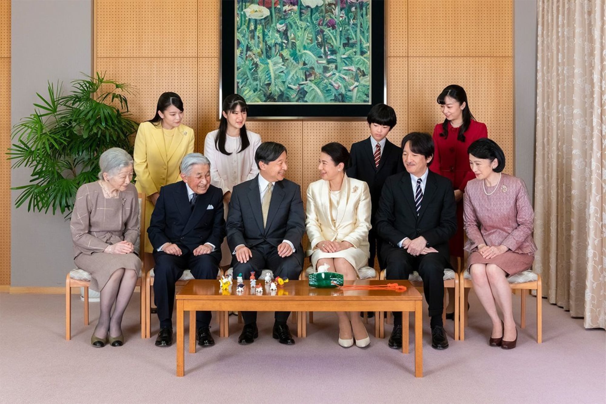 Japón aprueba ley que prohíbe a las mujeres acceder al trono imperial
