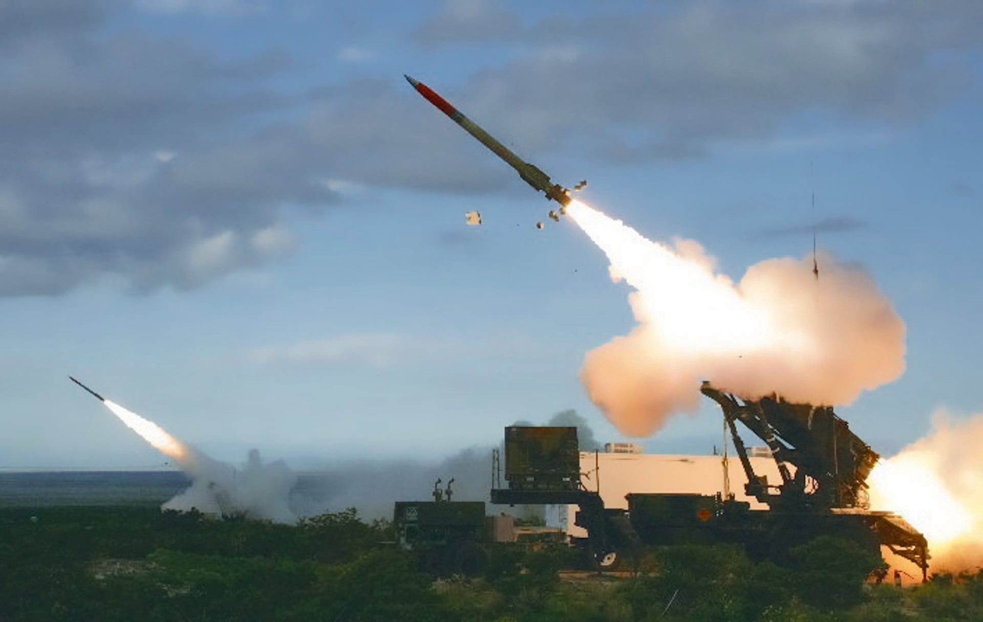 Arabia Saudita intercepta misiles hutíes en Yemen después de bombardeo