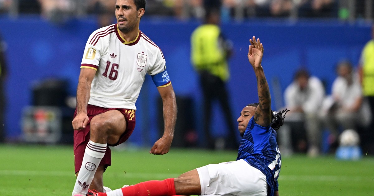 Olise desgarra a Rodri con un golazo en la semifinal del Mundial