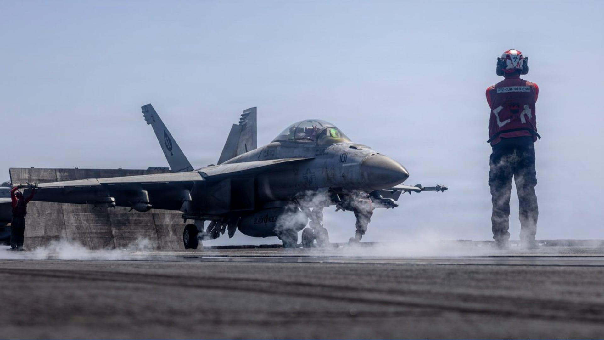 EE.UU. bombardea objetivos iraníes en el estrecho de Ormuz: responsabiliza al régimen.