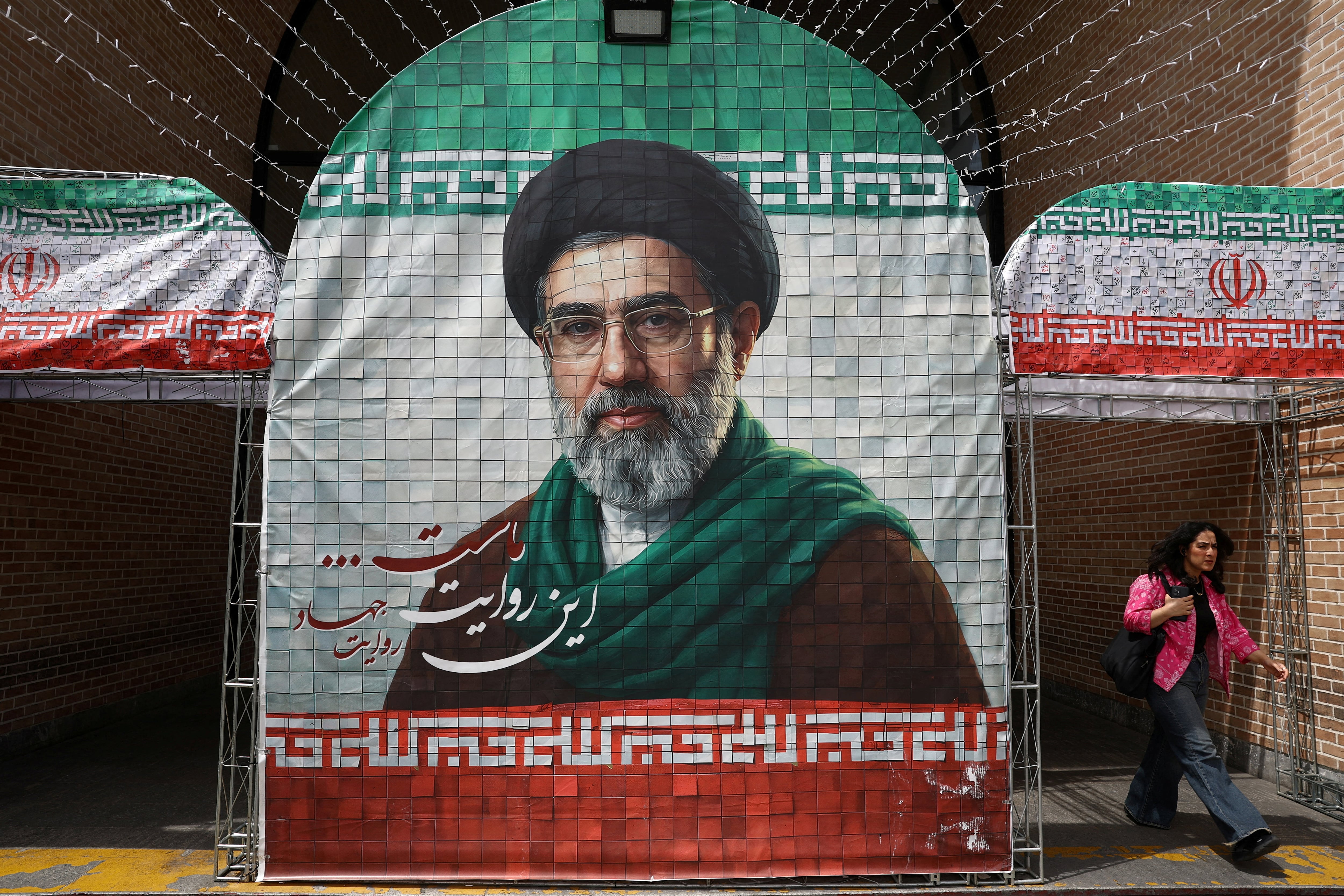 Khamenei advierte a EE.UU. con una "lección inolvidable